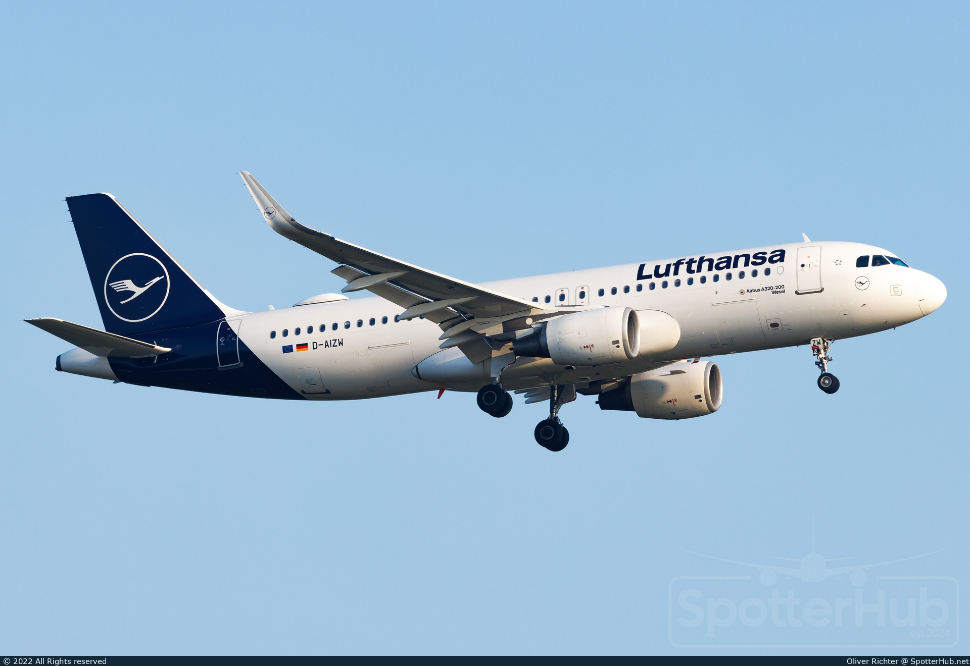 Photo of D-AIZW - Airbus A320-214 operated by Lufthansa