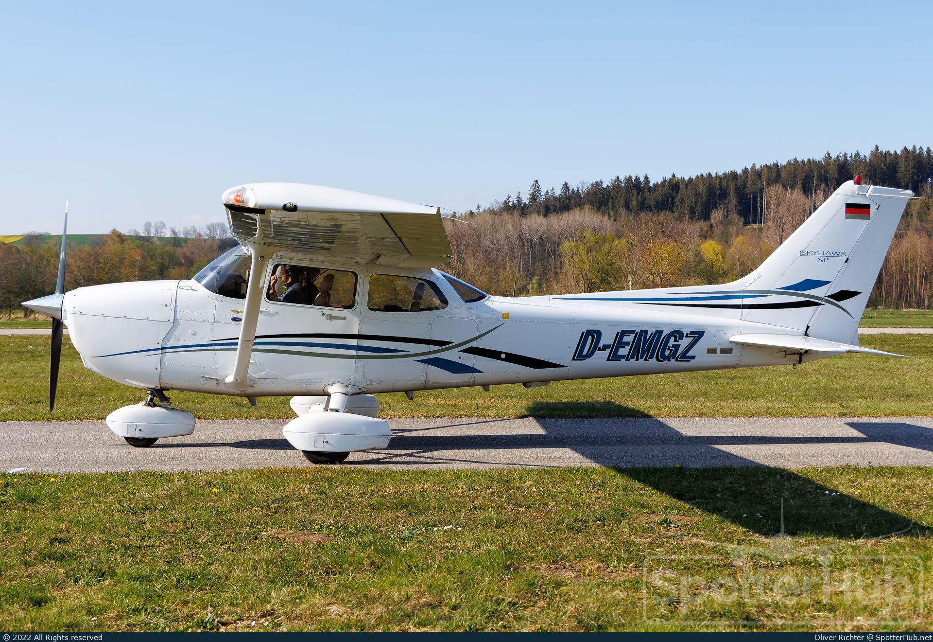 Photo of D-EMGZ - Cessna 172S Skyhawk SP operated by Luftsportverein Landshut
