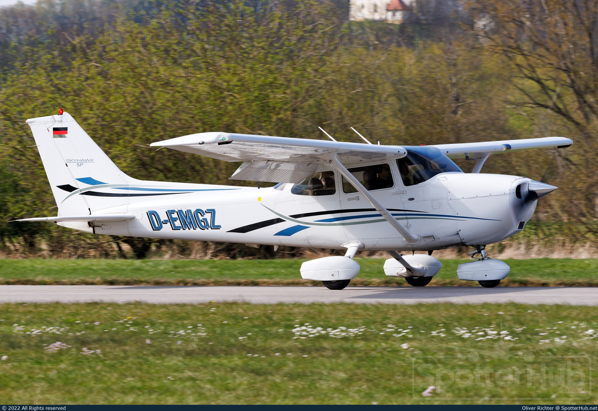Photo of D-EMGZ - Cessna 172S Skyhawk SP operated by Luftsportverein Landshut