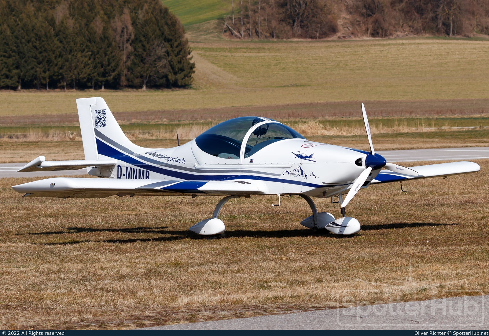 Photo of D-MNMB - Breezer B400-6 operated by Flighttraining & Service Niedermaier