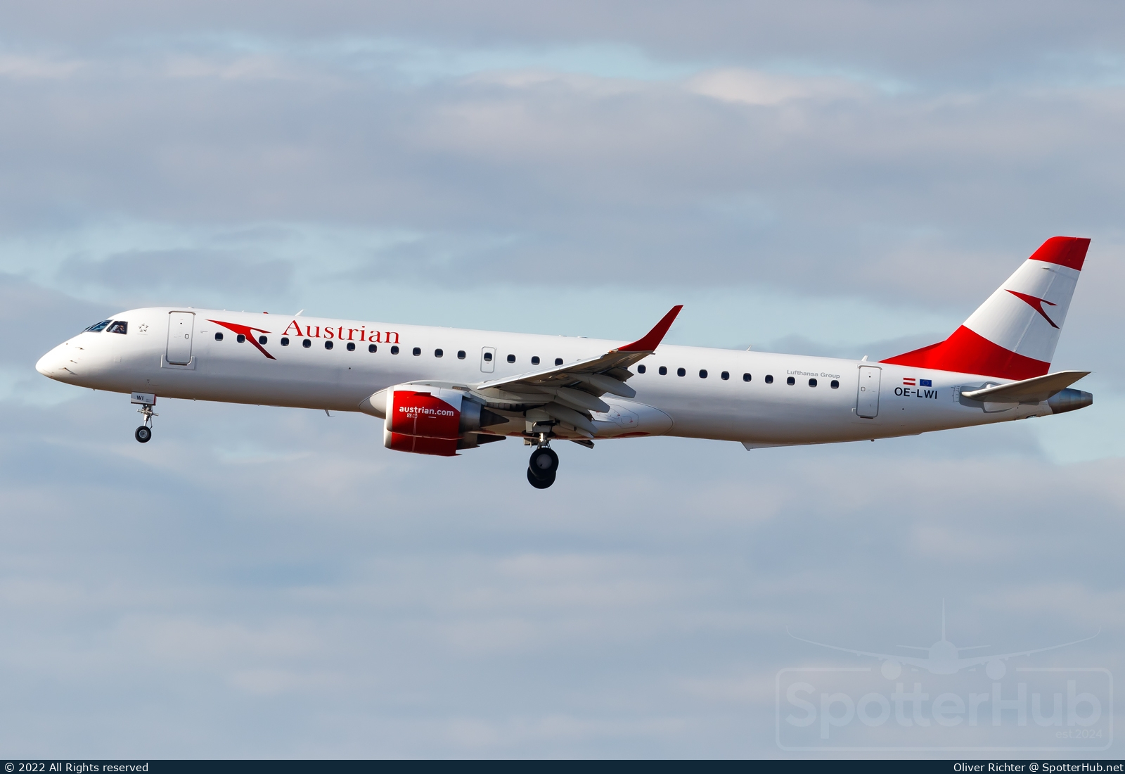 Photo of OE-LWI - Embraer ERJ-195LR operated by Austrian Airlines