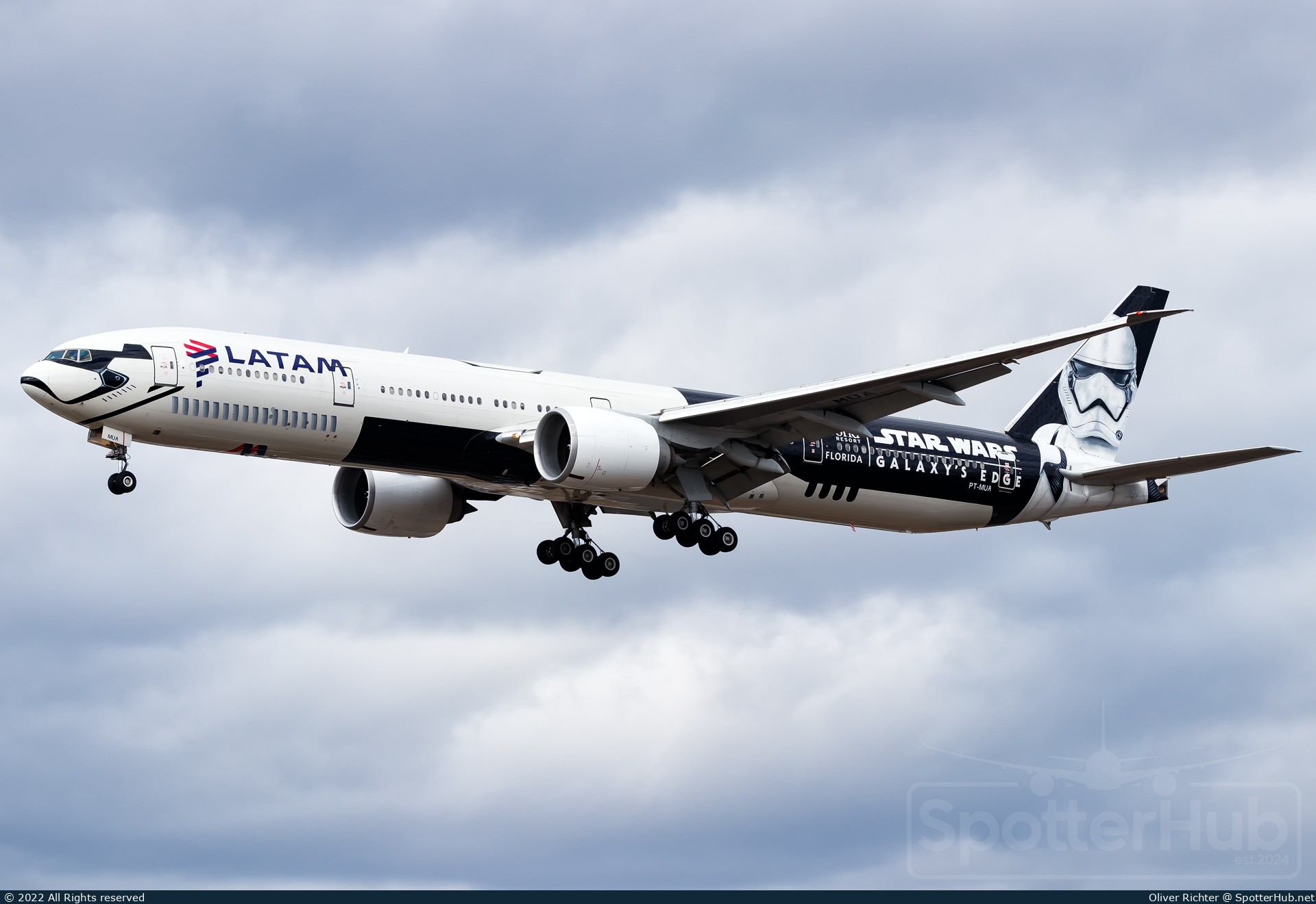 Photo of PT-MUA - Boeing 777-32W(ER) operated by LATAM Airlines Brasil