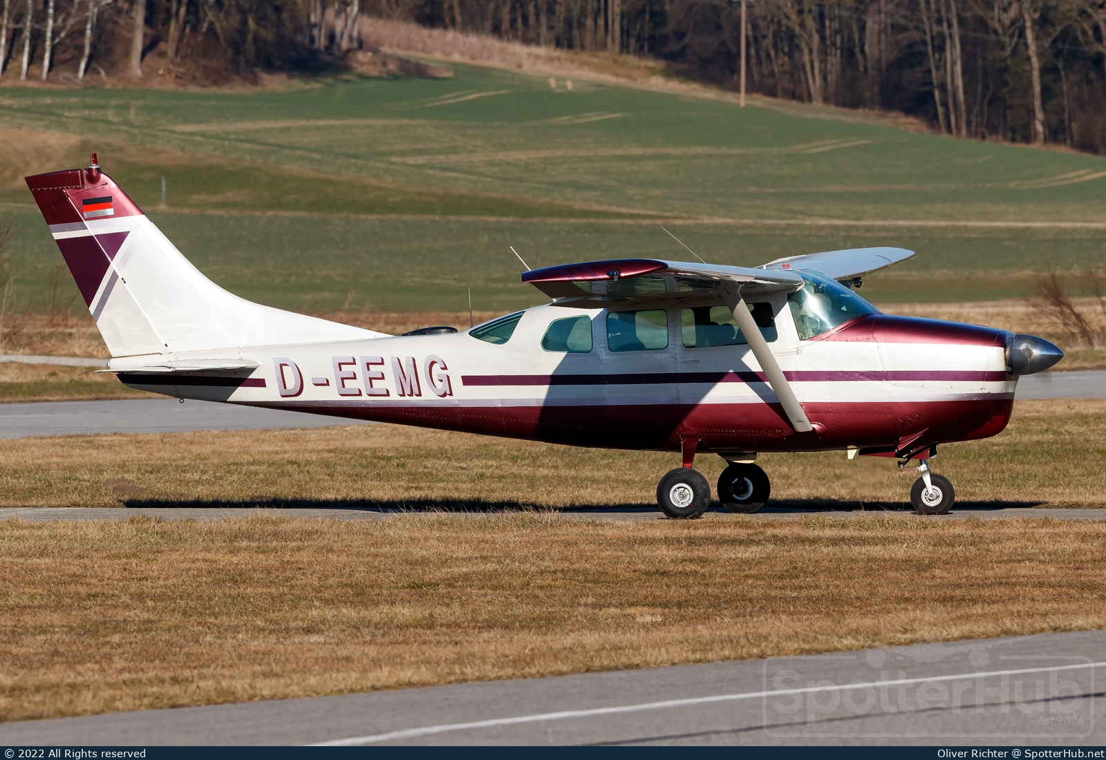 Photo of D-EEMG - Cessna 210C Centurion operated by Private