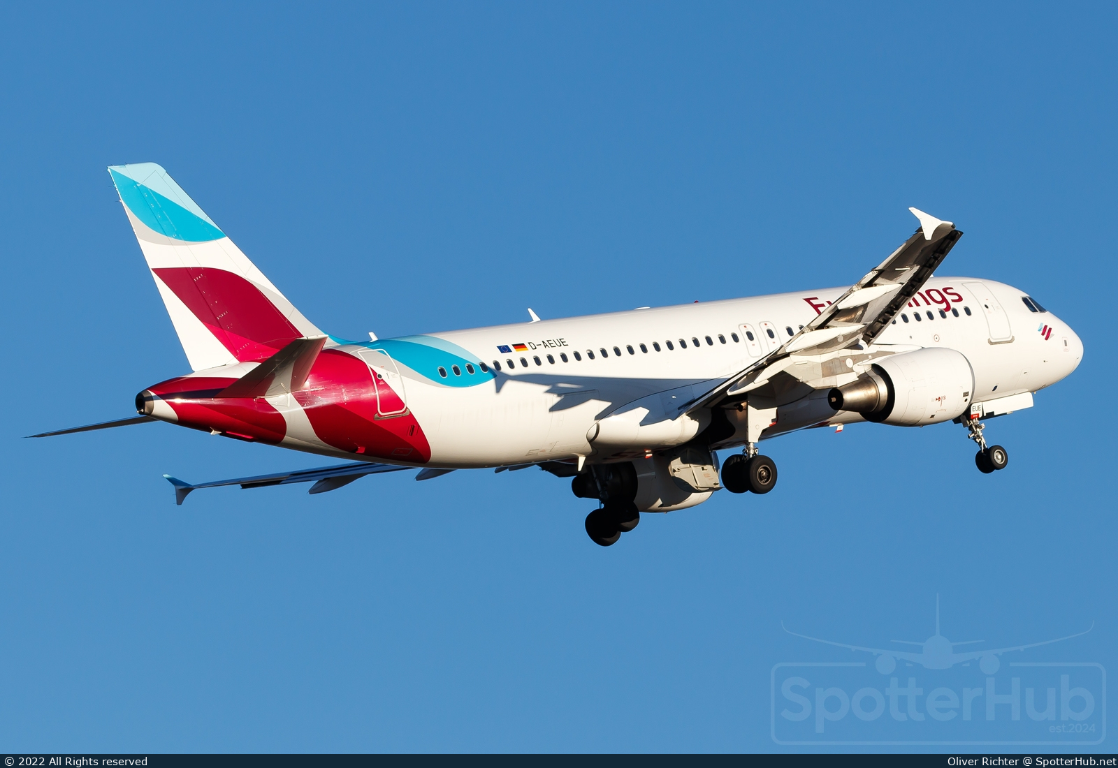 Photo of D-AEUE - Airbus A320-214 operated by Eurowings