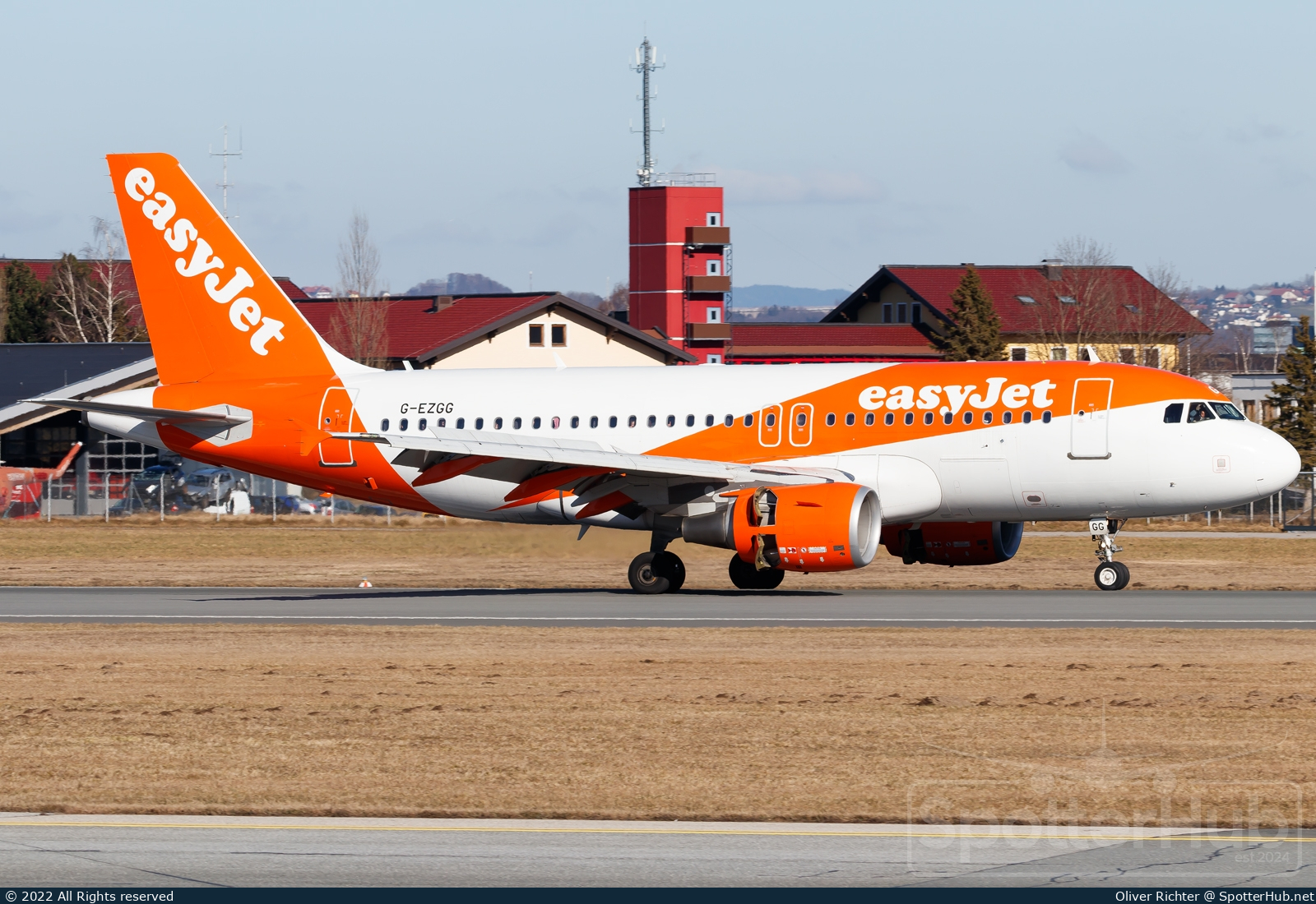 Photo of G-EZGG - Airbus A319-111 operated by easyJet