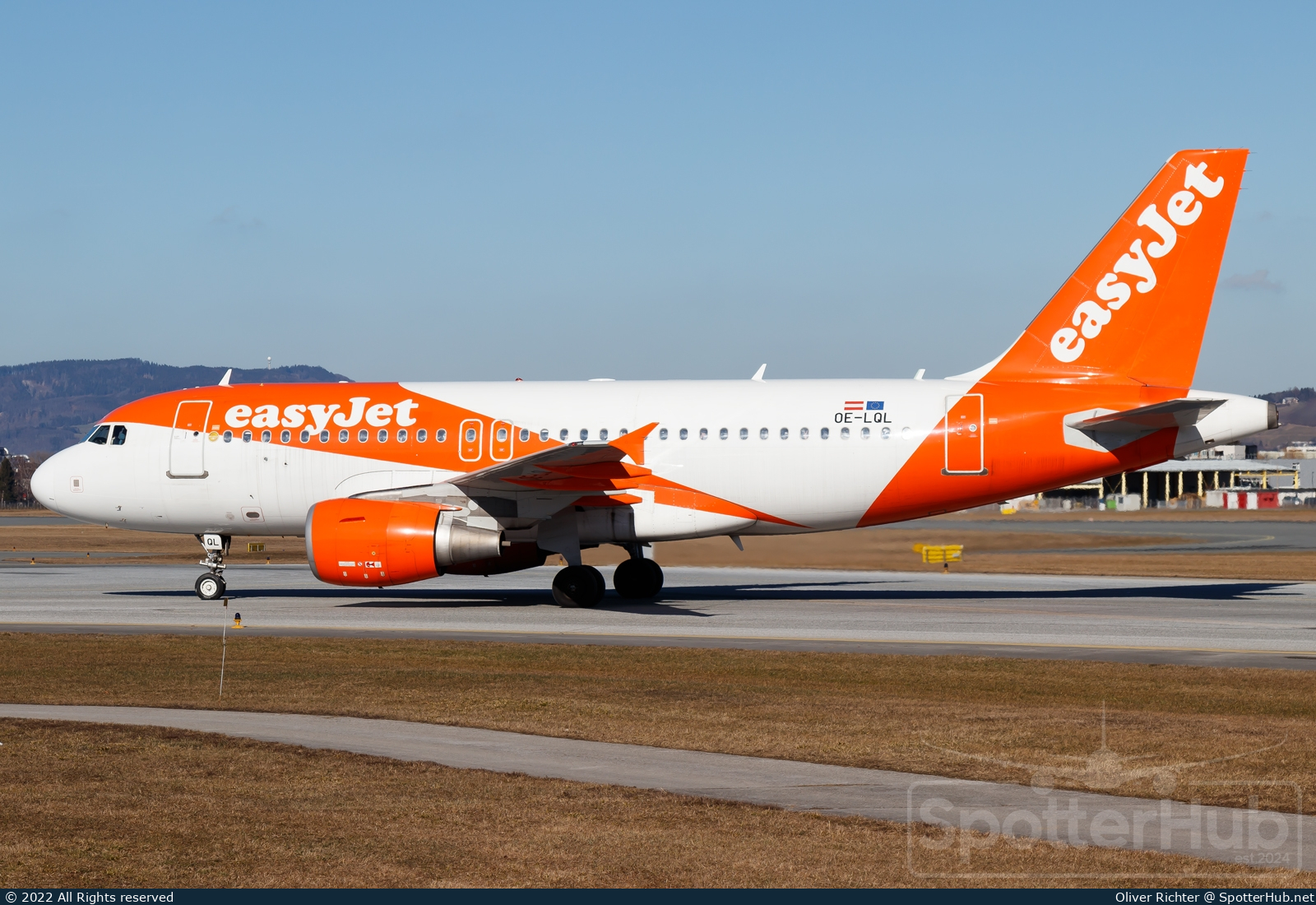 Photo of OE-LQL - Airbus A319-111 operated by easyJet Europe