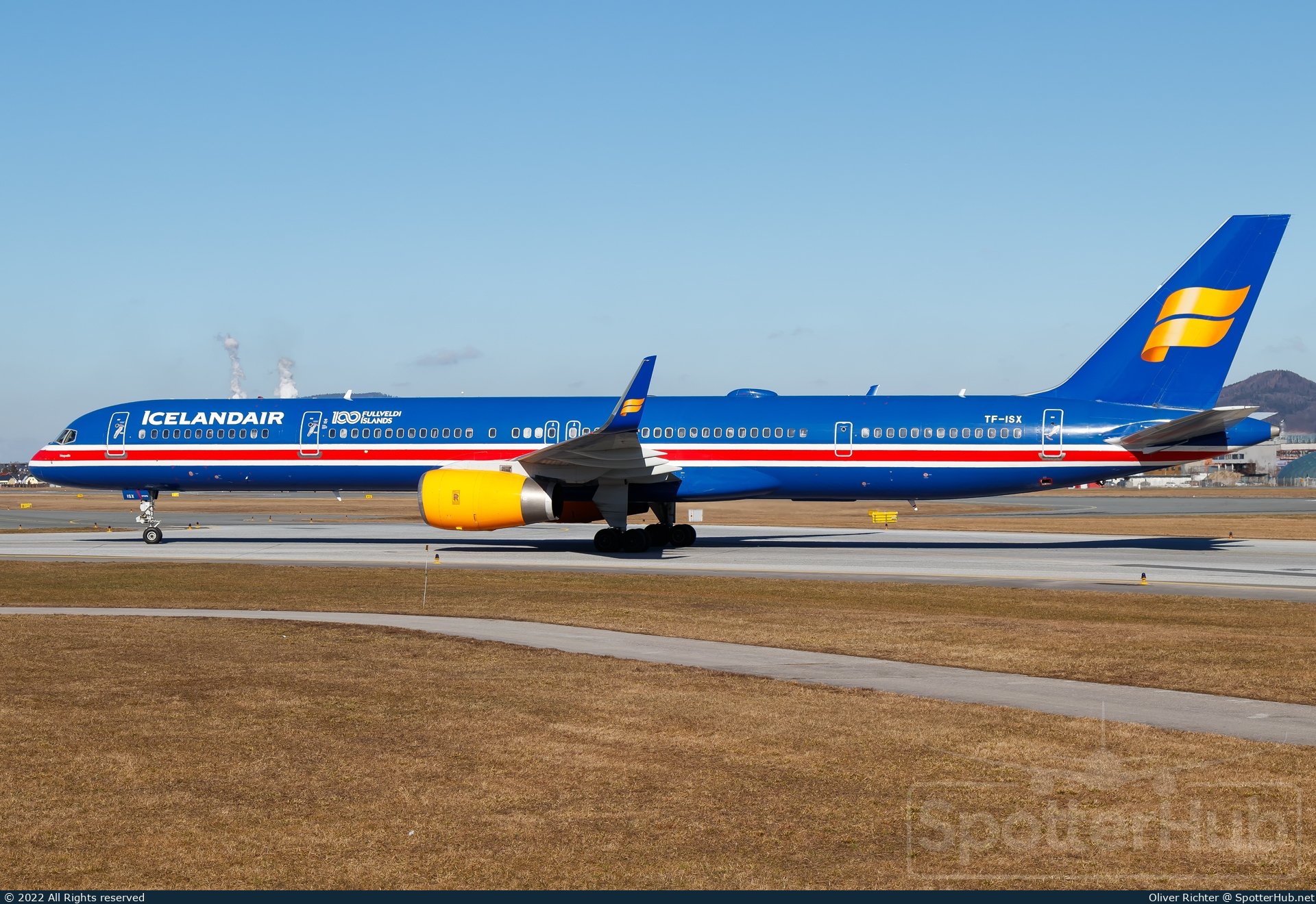 Photo of TF-ISX - Boeing 757-3E7 operated by Icelandair