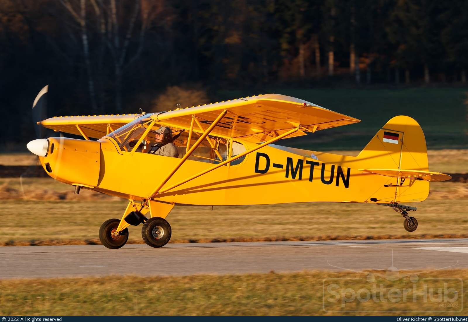 Photo of D-MTUN - Zlin Savage Classic operated by Fliegerclub Condor