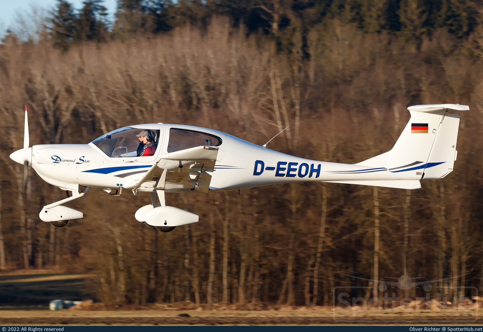 Photo of D-EEOH - Diamond DA40 Diamond Star operated by Private