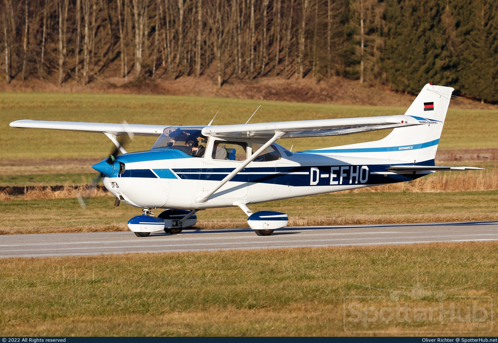 Photo of D-EFHO - Reims-Cessna F172N Skyhawk II operated by Motorfliegerclub Rosenheim