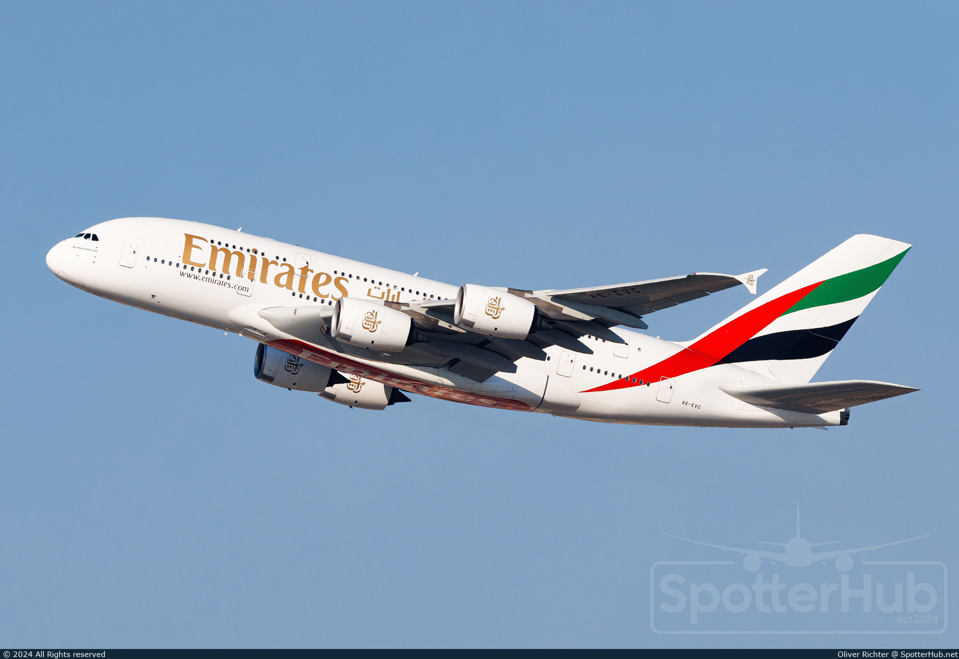 Photo of A6-EVC - Airbus A380-842 operated by Emirates