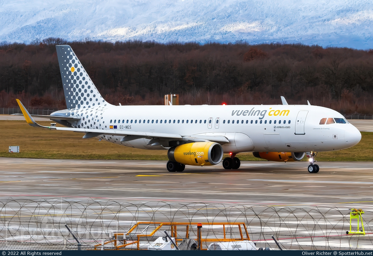 Photo of EC-MES - Airbus A320-232 operated by Vueling