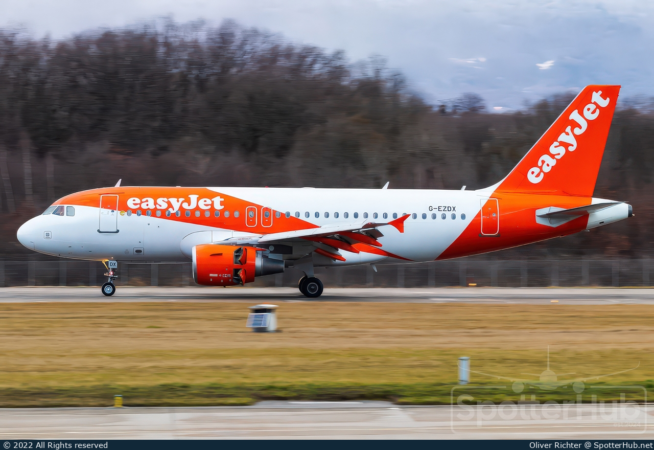 Photo of G-EZDX - Airbus A319-111 operated by easyJet
