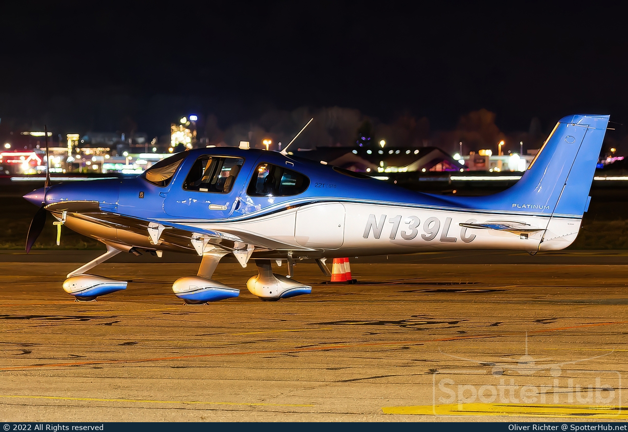 Photo of N139LC - Cirrus SR22T G6 GTS operated by Private
