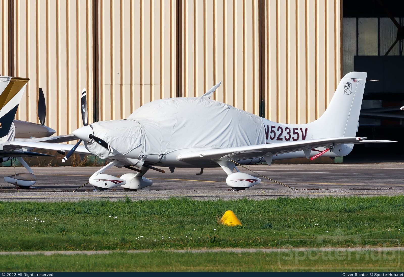 Photo of N5235V - Cirrus SR20 G2 operated by Private