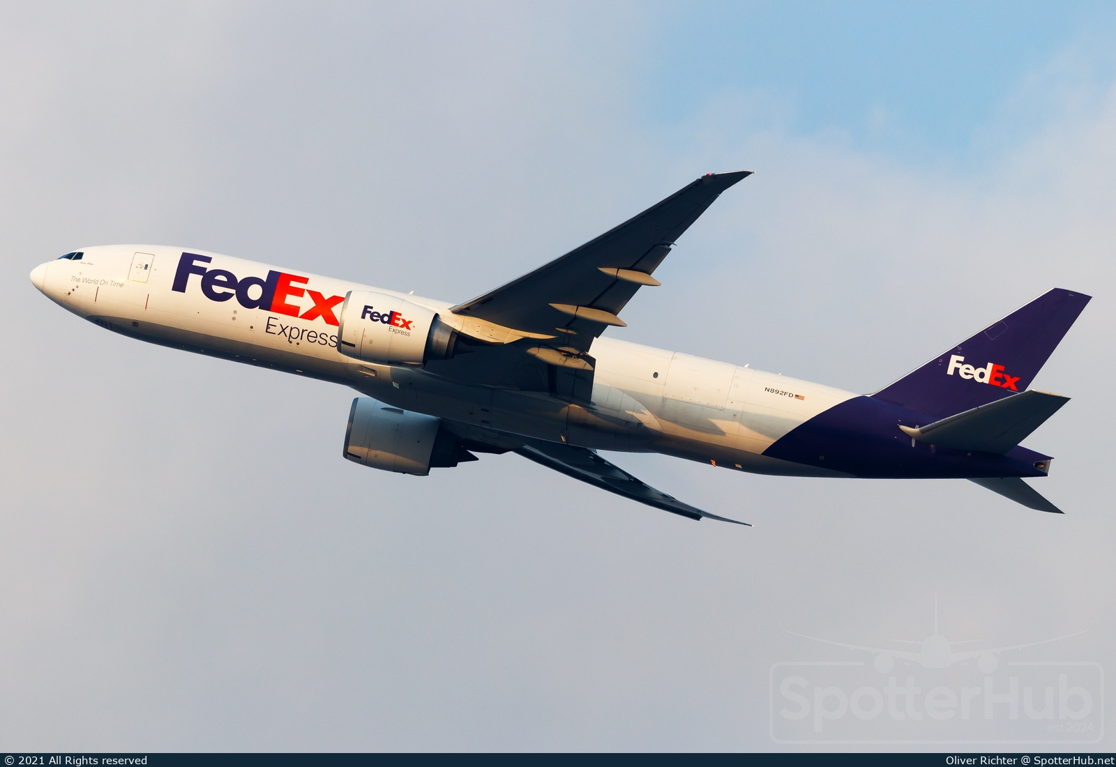 Photo of N892FD - Boeing 777-FS2 operated by FedEx