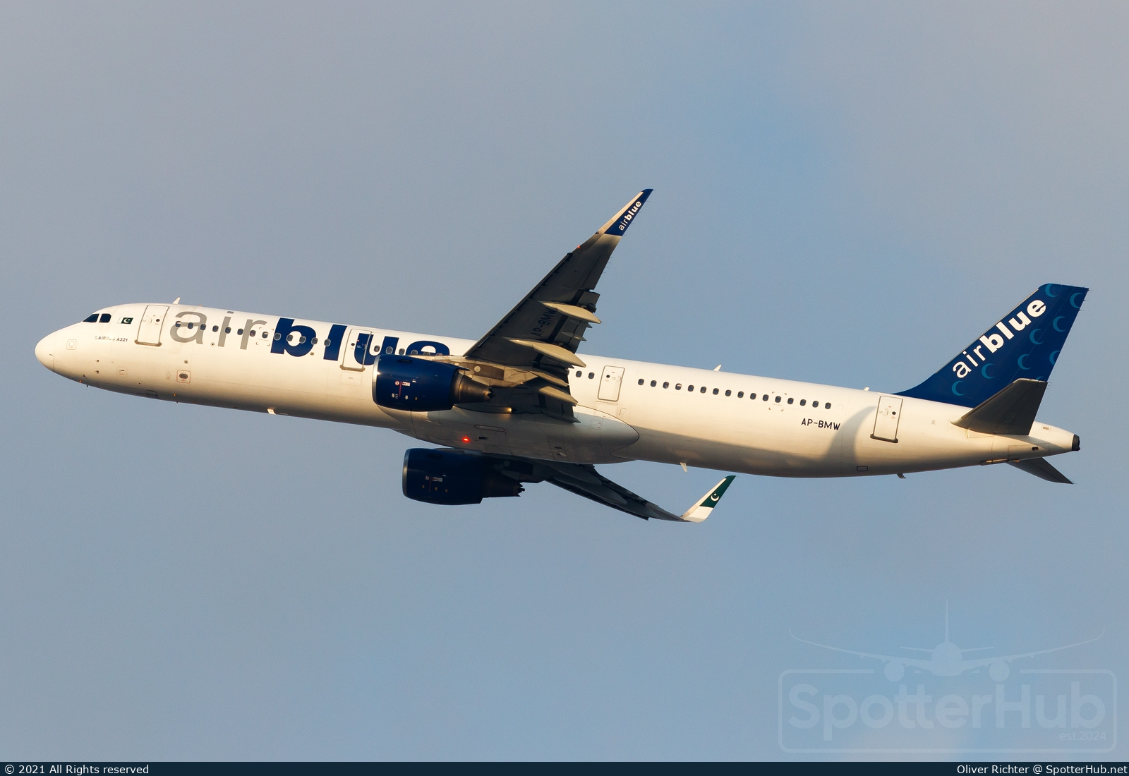 Photo of AP-BMW - Airbus A321-211 operated by Airblue