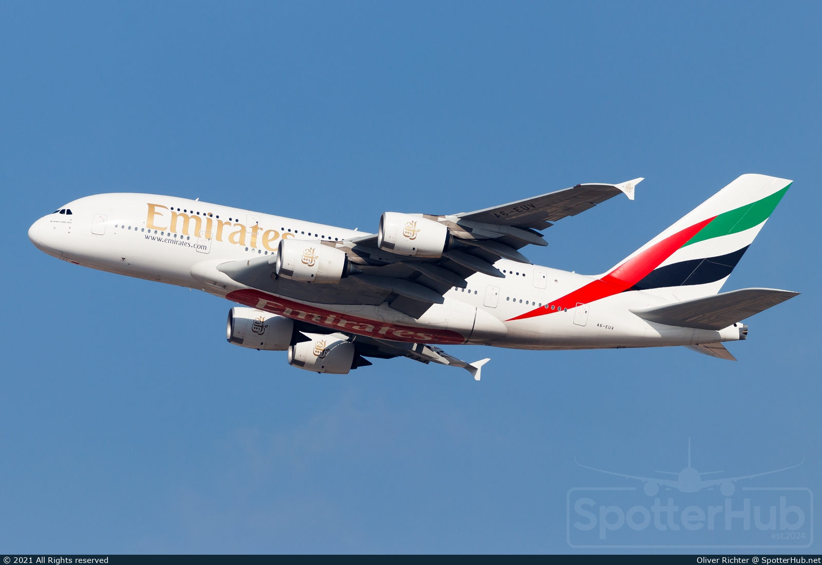 Photo of A6-EUV - Airbus A380-842 operated by Emirates