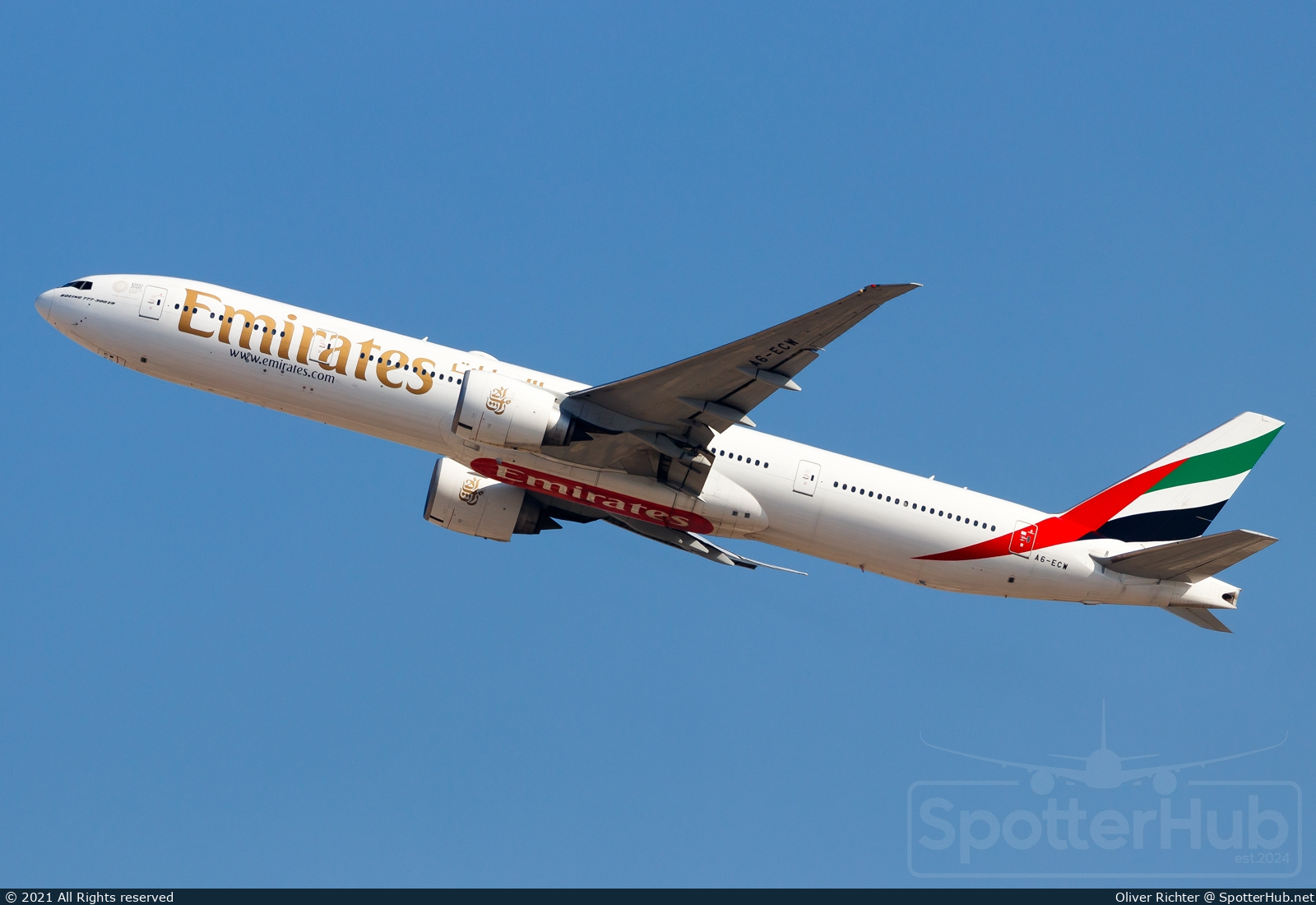 Photo of A6-ECW - Boeing 777-31H(ER) operated by Emirates