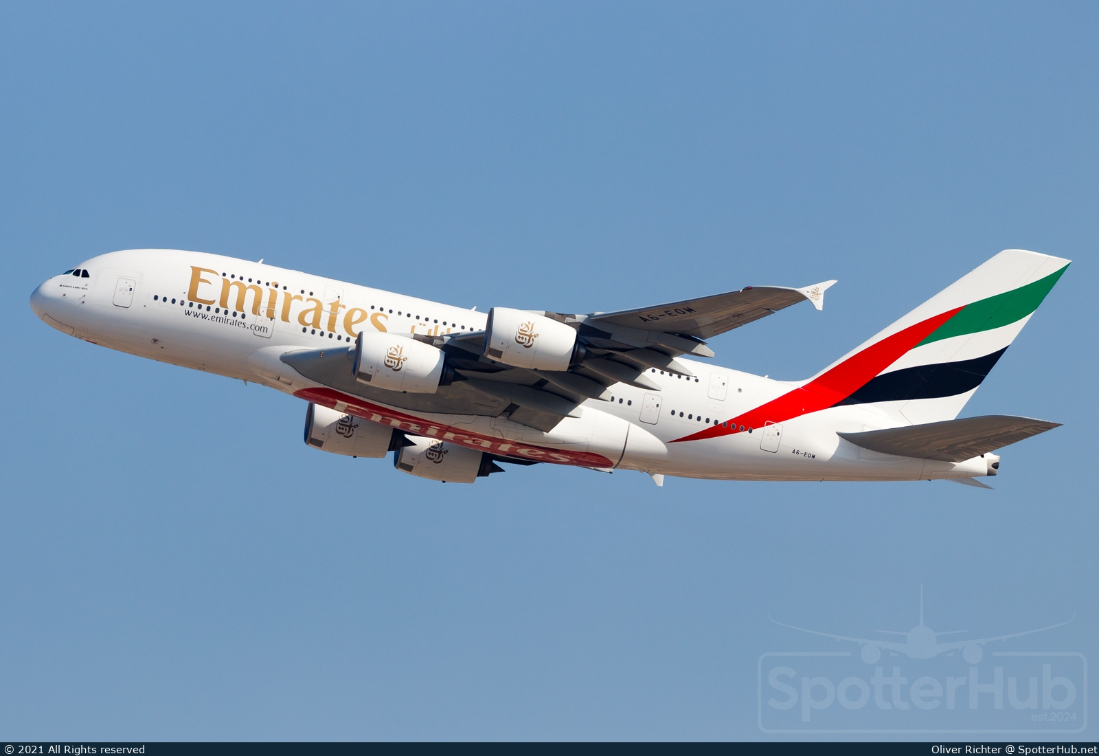 Photo of A6-EOM - Airbus A380-861 operated by Emirates