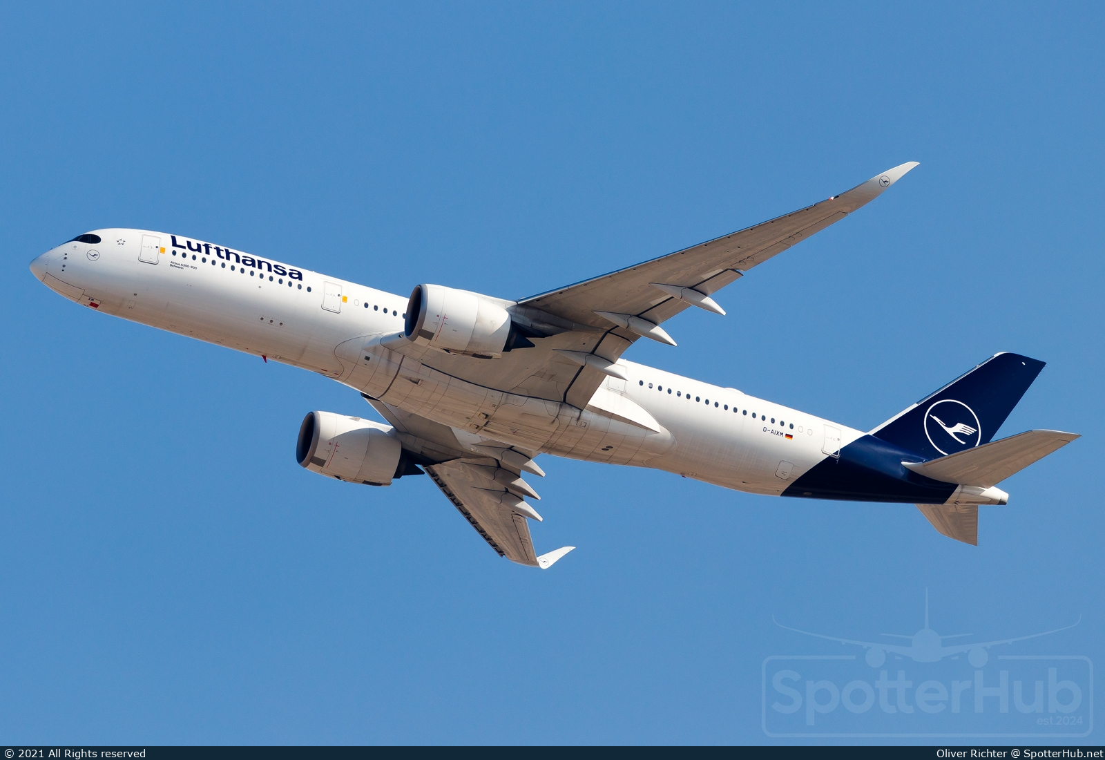 Photo of D-AIXM - Airbus A350-941 operated by Lufthansa
