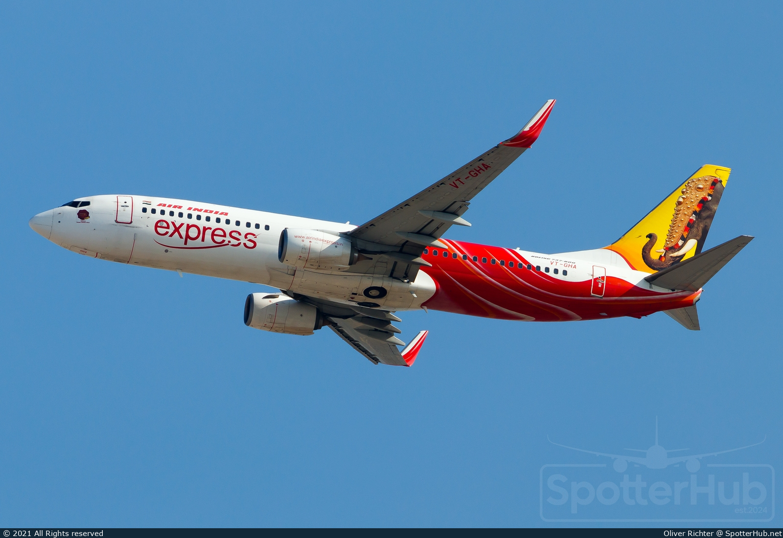 Photo of VT-GHA - Boeing 737-86N operated by Air India Express