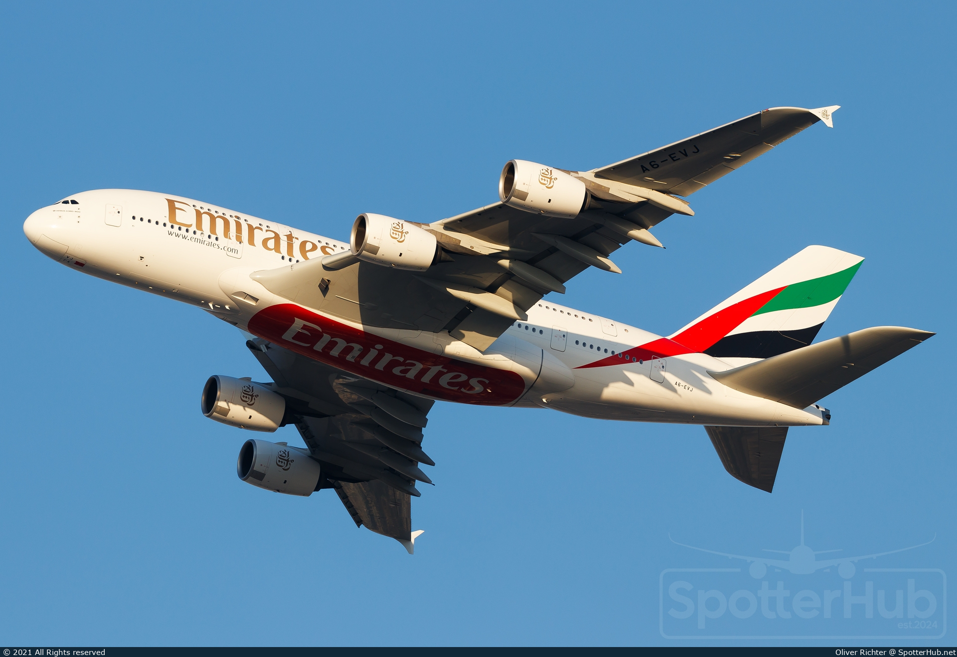 Photo of A6-EVJ - Airbus A380-842 operated by Emirates