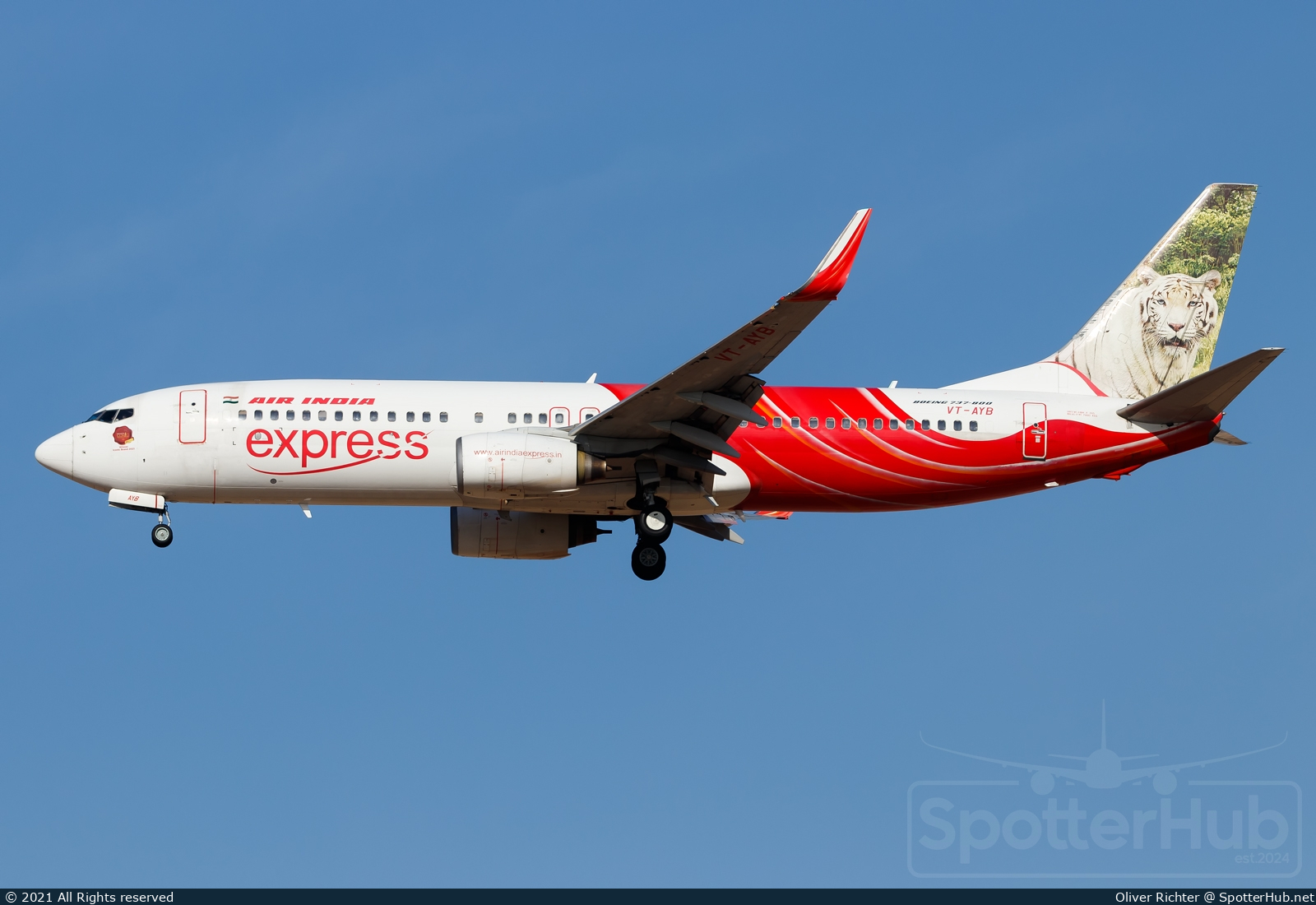 Photo of VT-AYB - Boeing 737-8HG operated by Air India Express