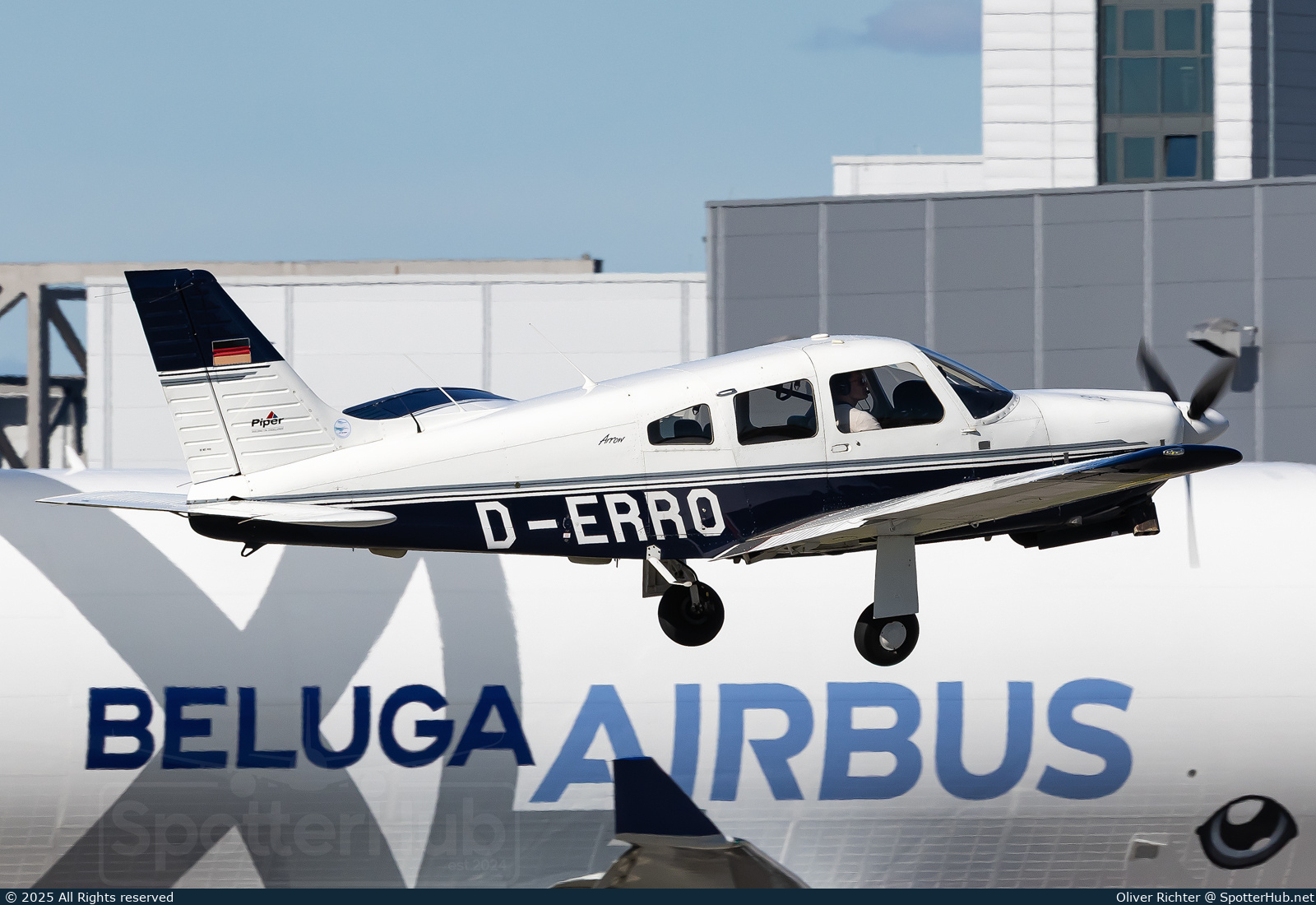 Photo of D-ERRO - Piper PA-28R-201 Cherokee Arrow III operated by AIRBUS Motorfluggruppe