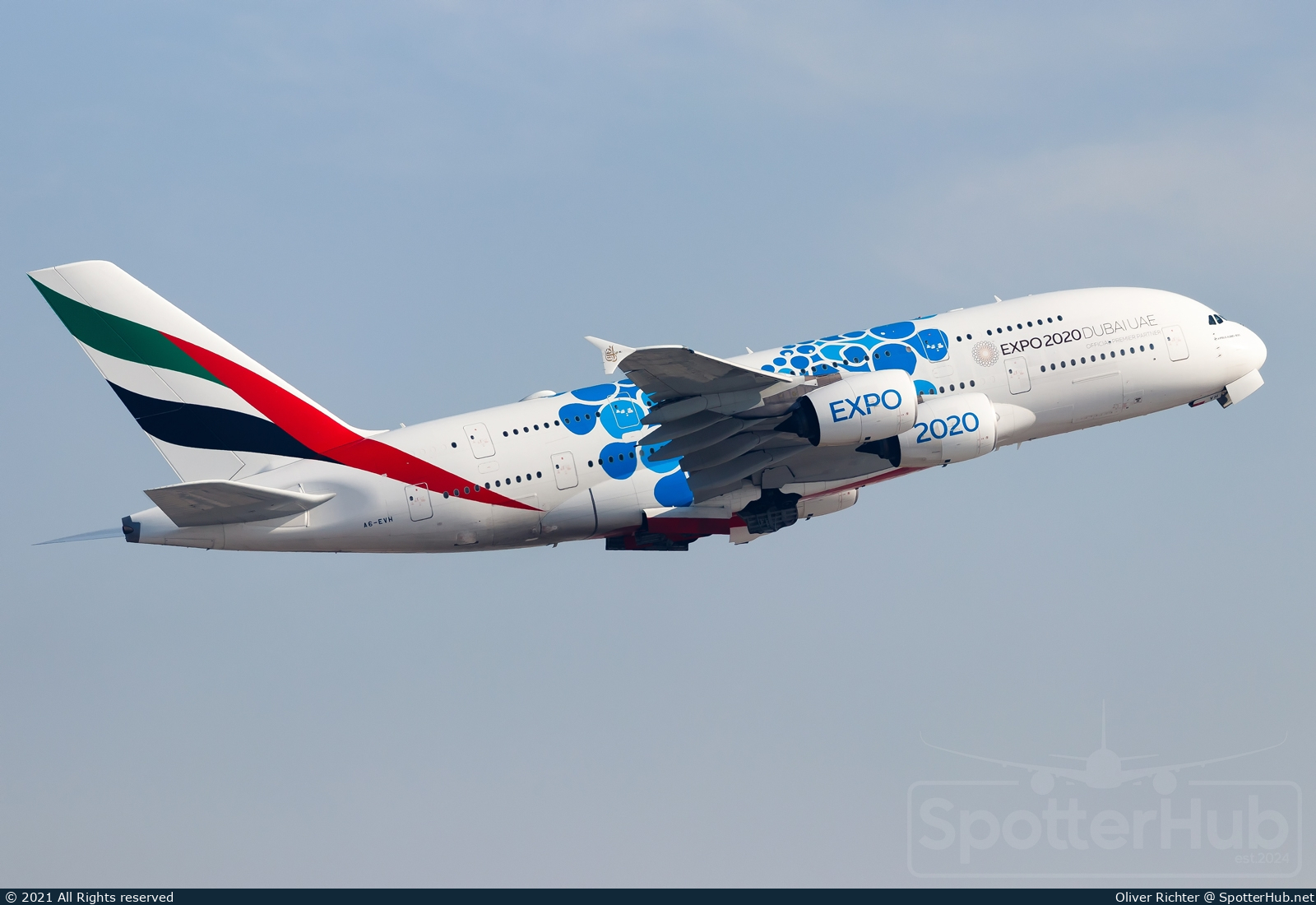 Photo of A6-EVH - Airbus A380-842 operated by Emirates