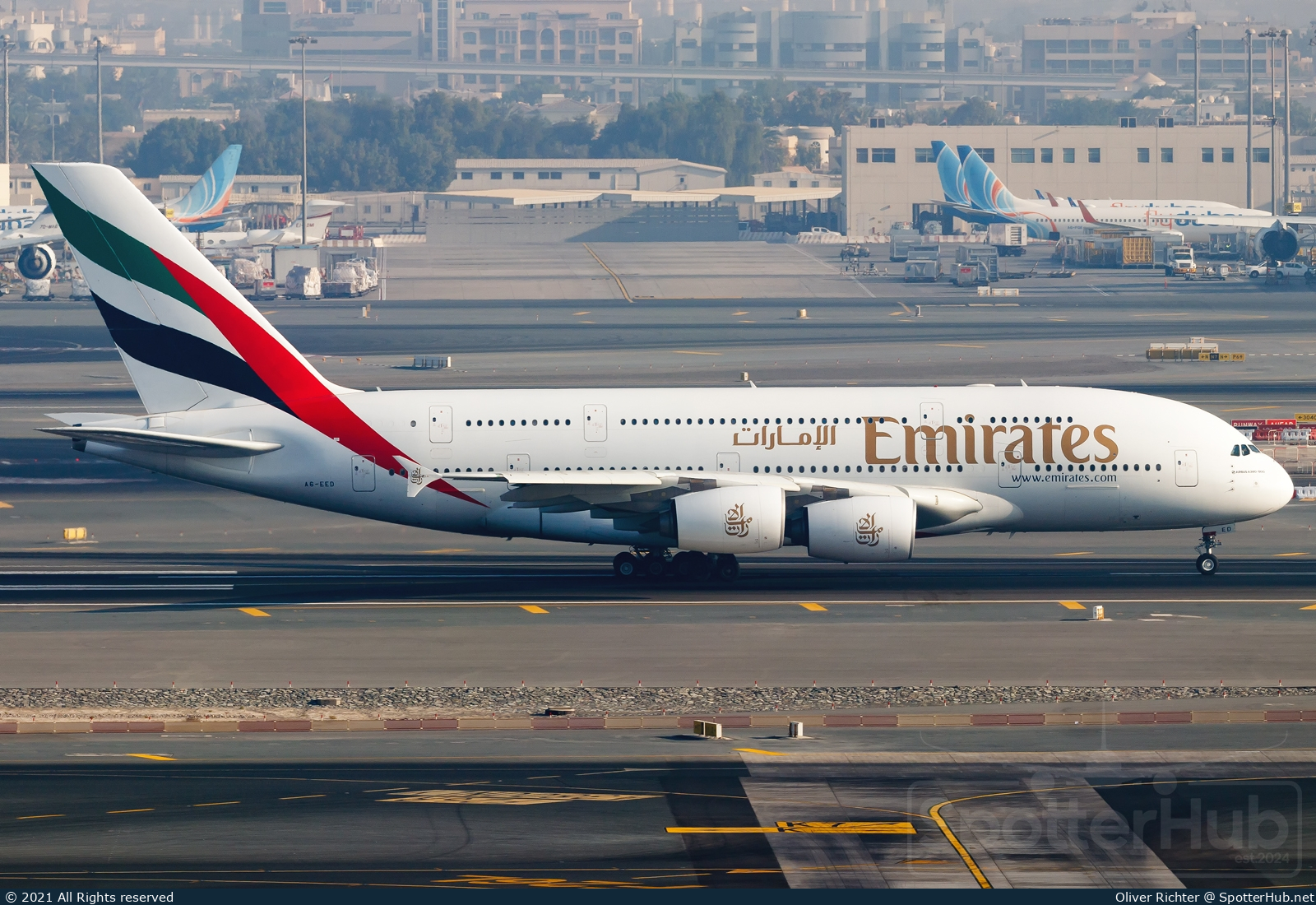 Photo of A6-EED - Airbus A380-861 operated by Emirates