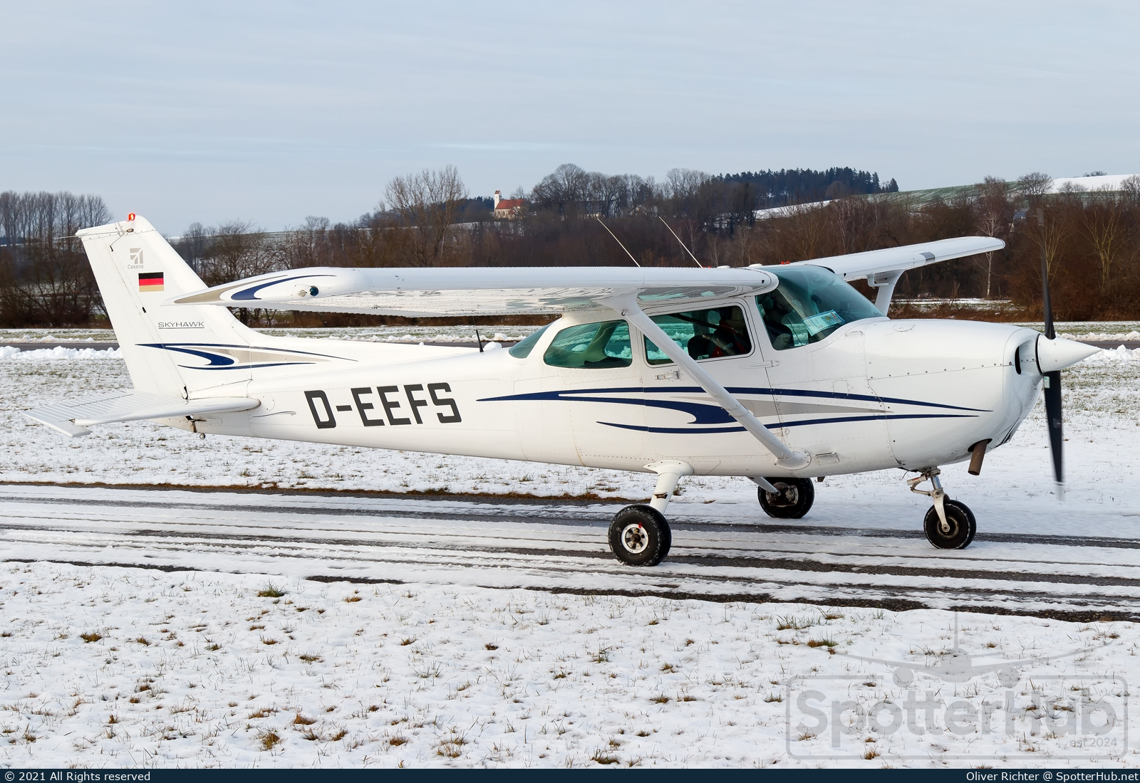 Photo of D-EEFS - Reims-Cessna F172P Skyhawk II operated by Fliegerverein München