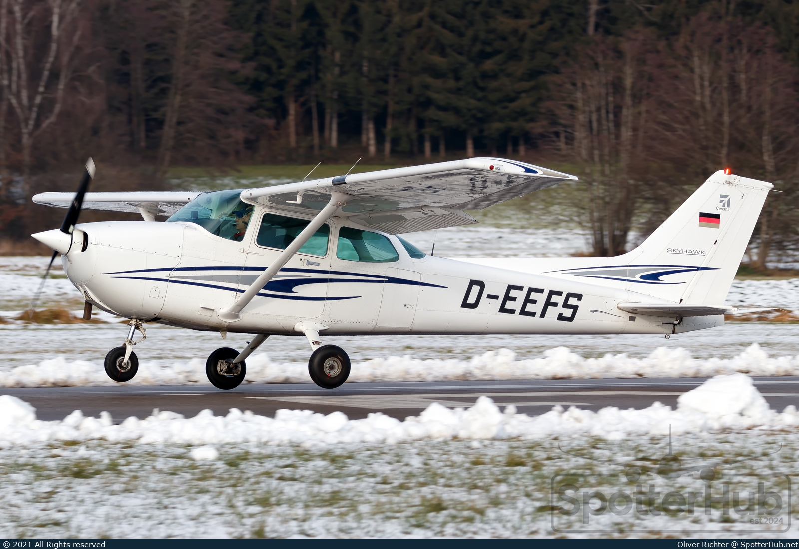 Photo of D-EEFS - Reims-Cessna F172P Skyhawk II operated by Fliegerverein München