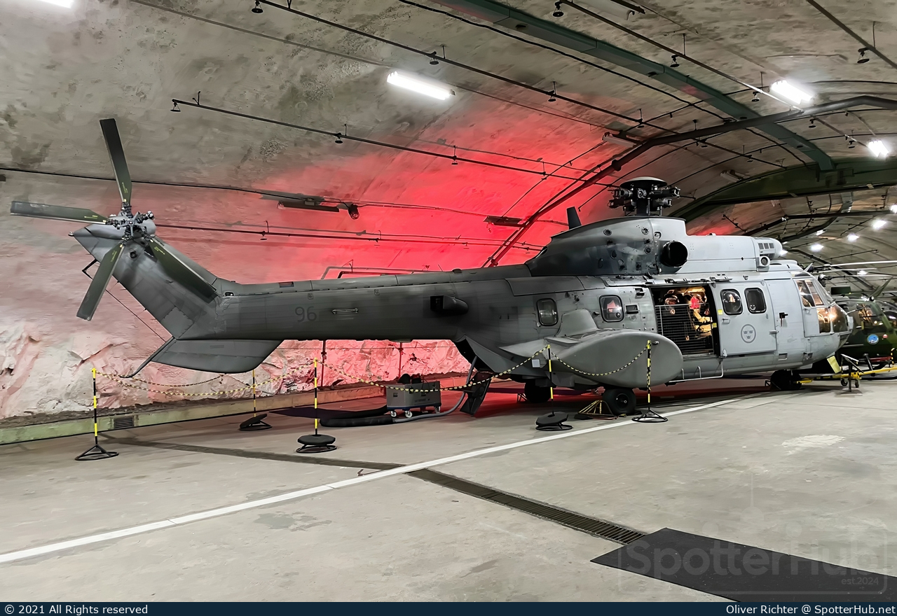 Photo of 10406 - Aérospatiale AS332C1 Super Puma operated by Swedish Air Force