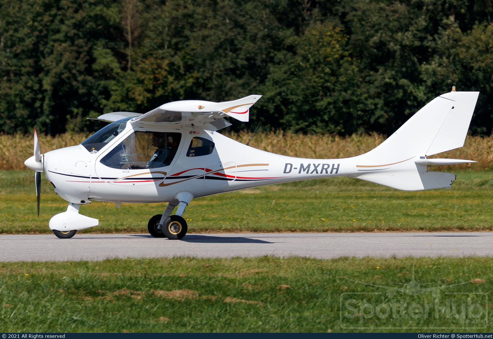 Photo of D-MXRH - Flight Design CTLS operated by Private