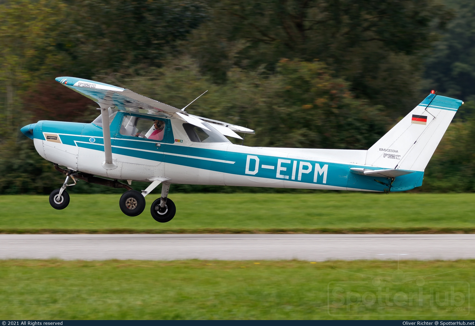 Photo of D-EIPM - Reims-Cessna F152 II operated by Fliegerverein München