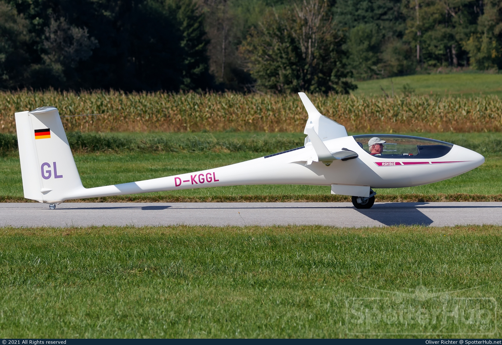 Photo of D-KGGL - Schleicher ASH 26E operated by Private