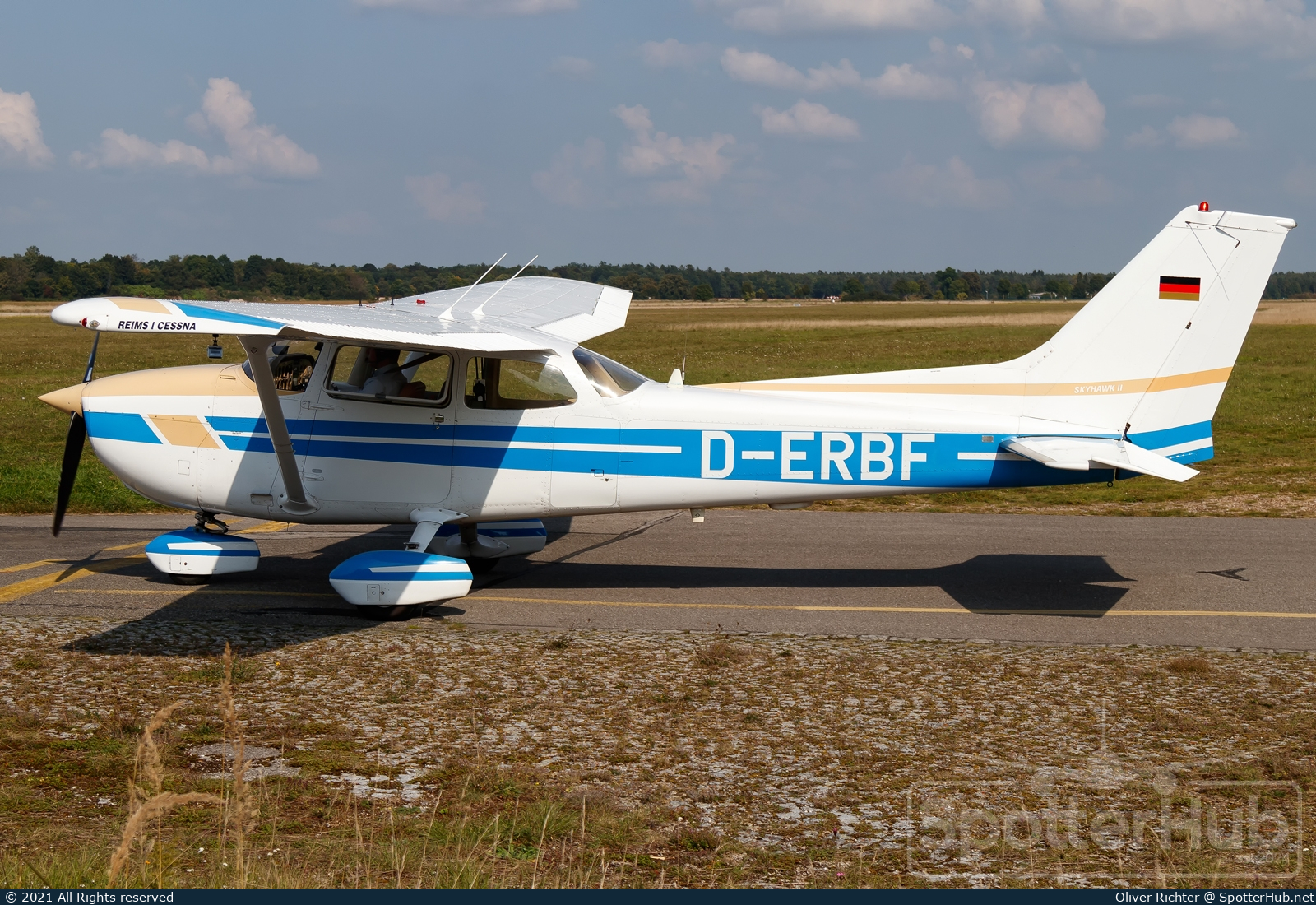 Photo of D-ERBF - Reims-Cessna F172N Skyhawk II operated by Red Baron Flying Club