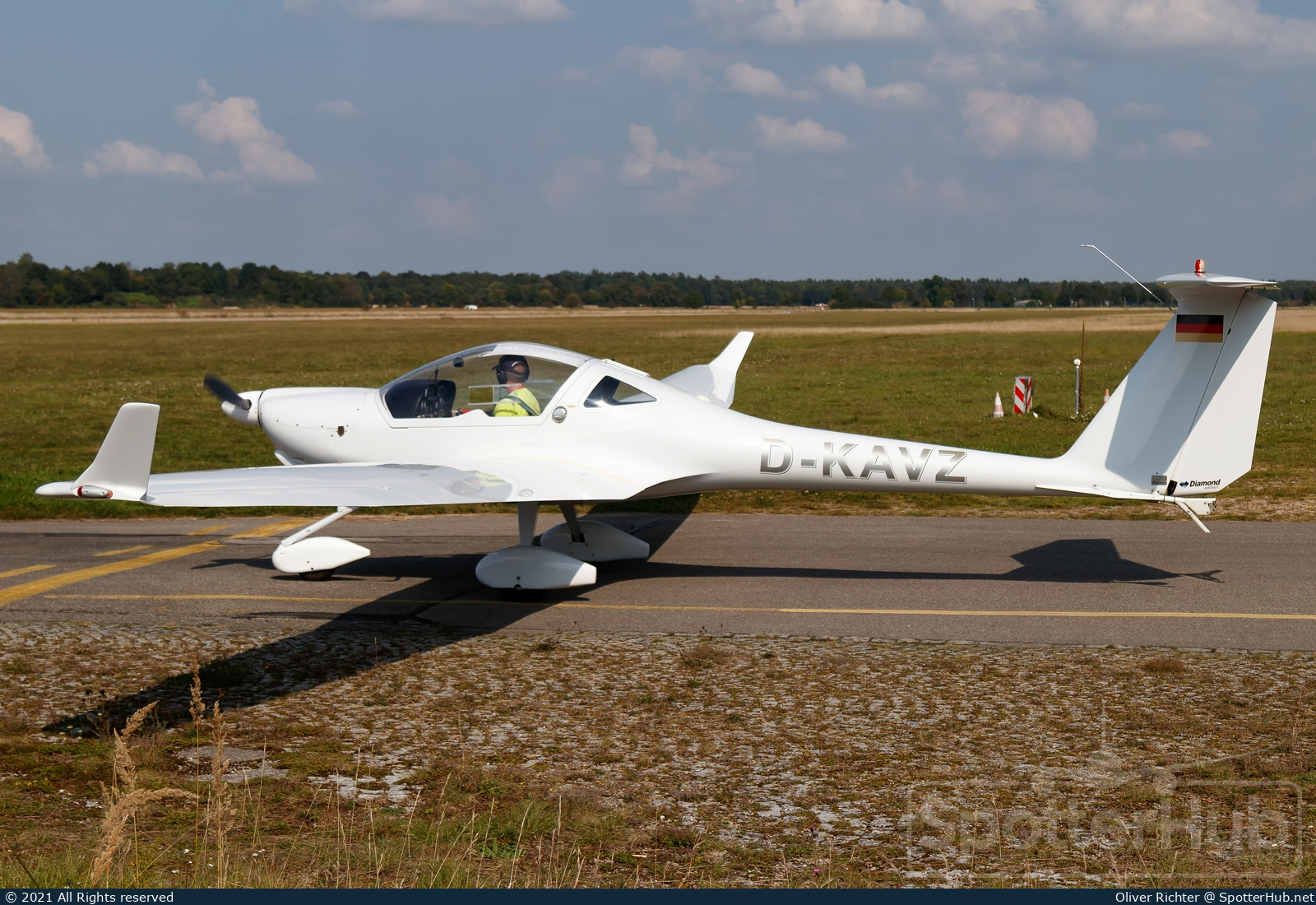 Photo of D-KAVZ - Diamond HK36TC-100 Super Dimona operated by Aero Club München