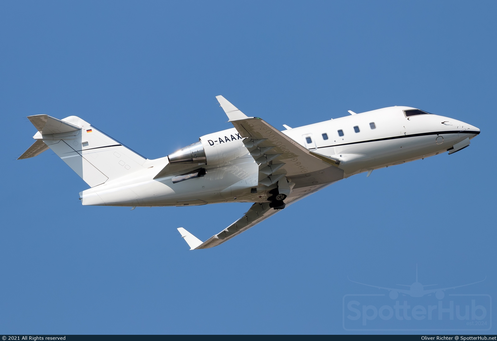 Photo of D-AAAX - Bombardier Challenger 604 operated by Air Independence