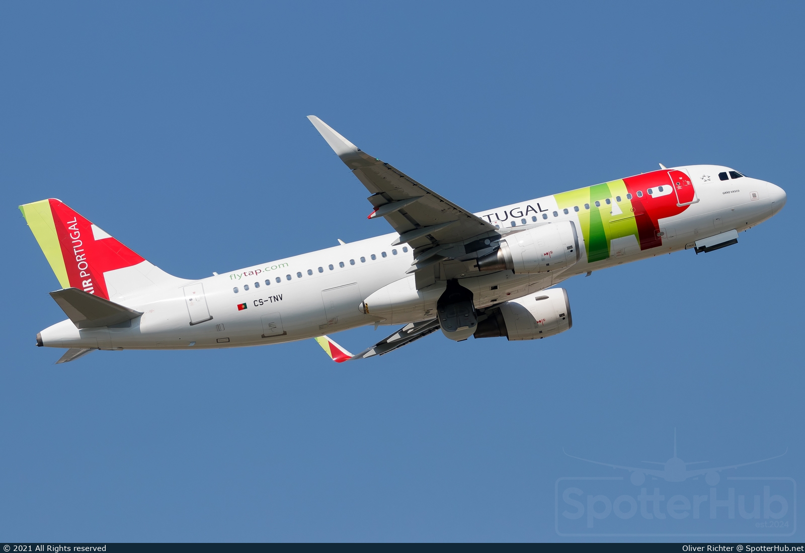 Photo of CS-TNV - Airbus A320-214 operated by TAP Air Portugal