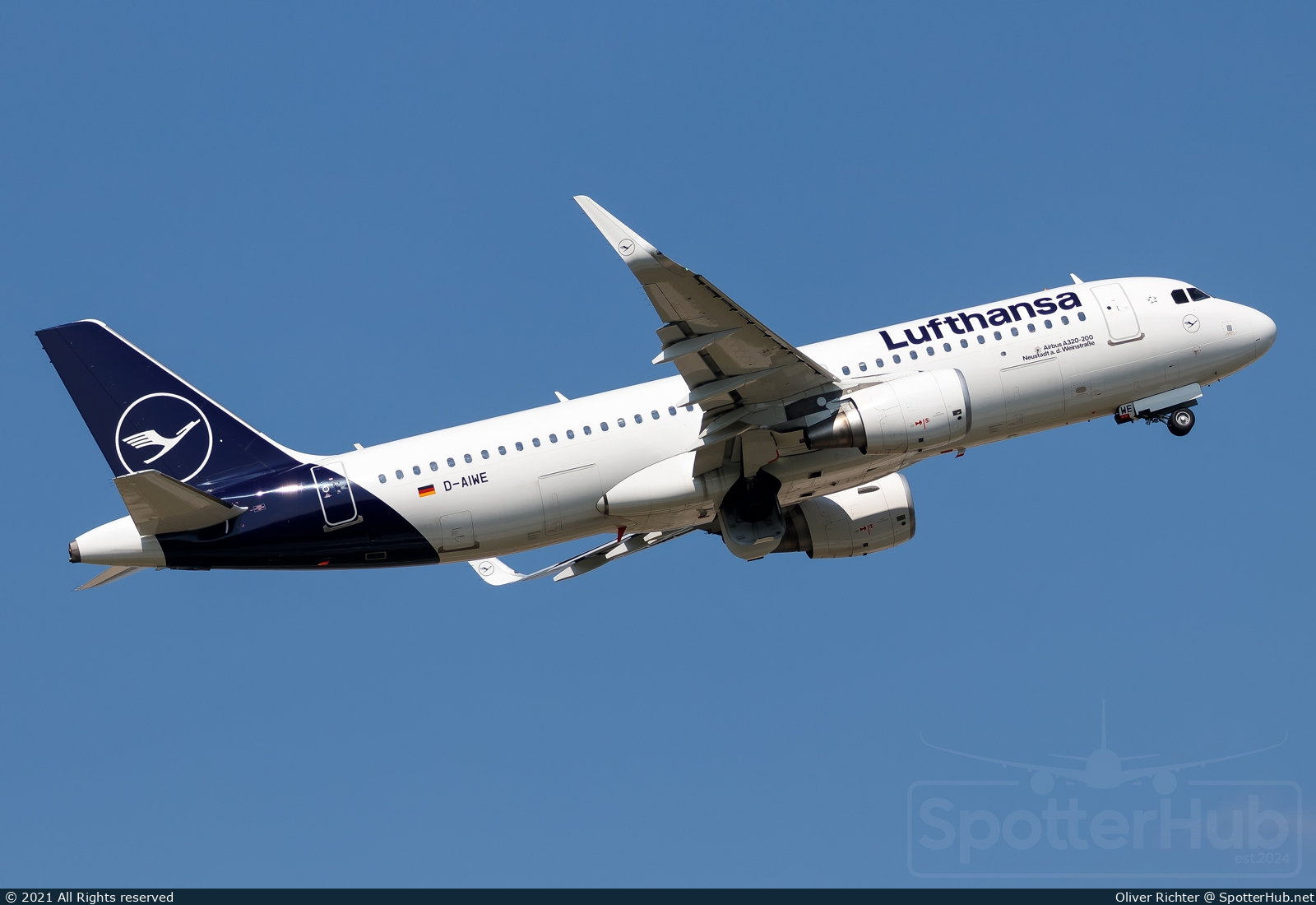 Photo of D-AIWE - Airbus A320-214 operated by Lufthansa