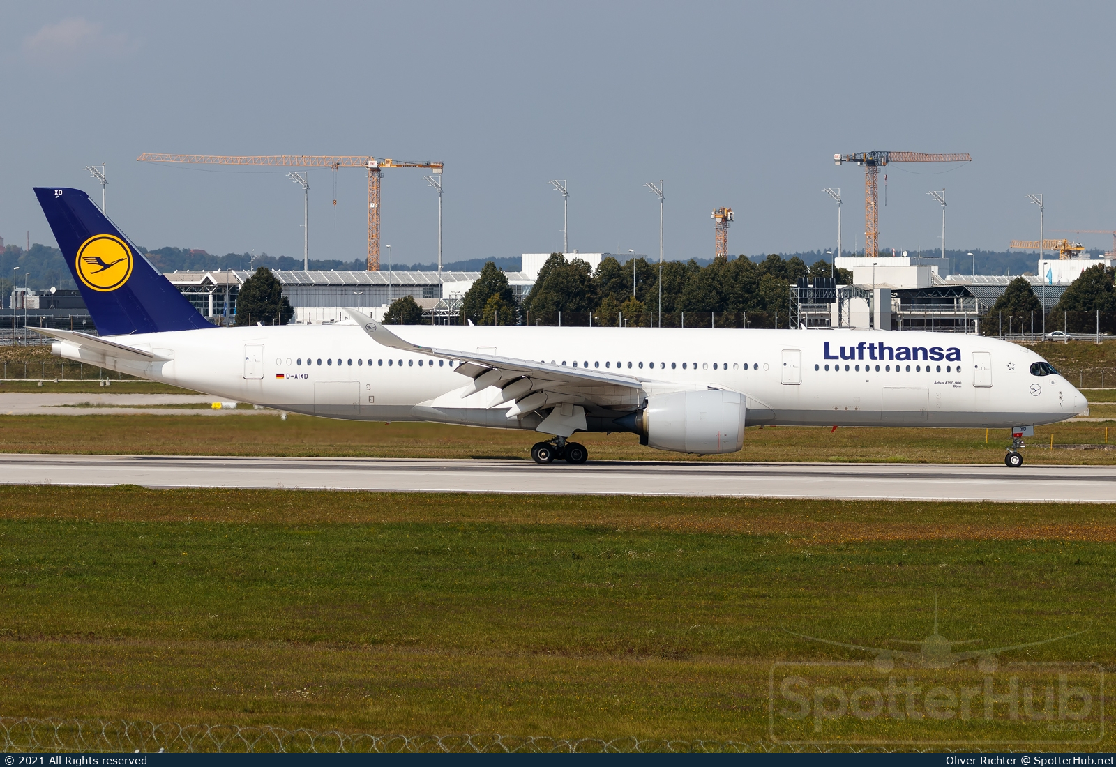 Photo of D-AIXD - Airbus A350-941 operated by Lufthansa