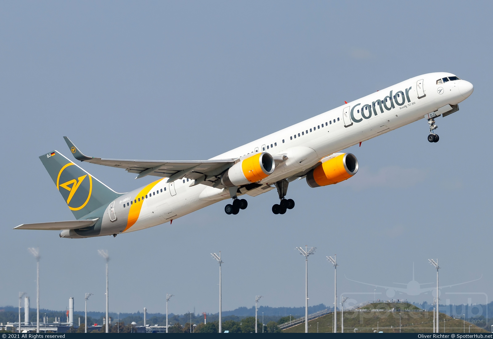 Photo of D-ABOJ - Boeing 757-330 operated by Condor