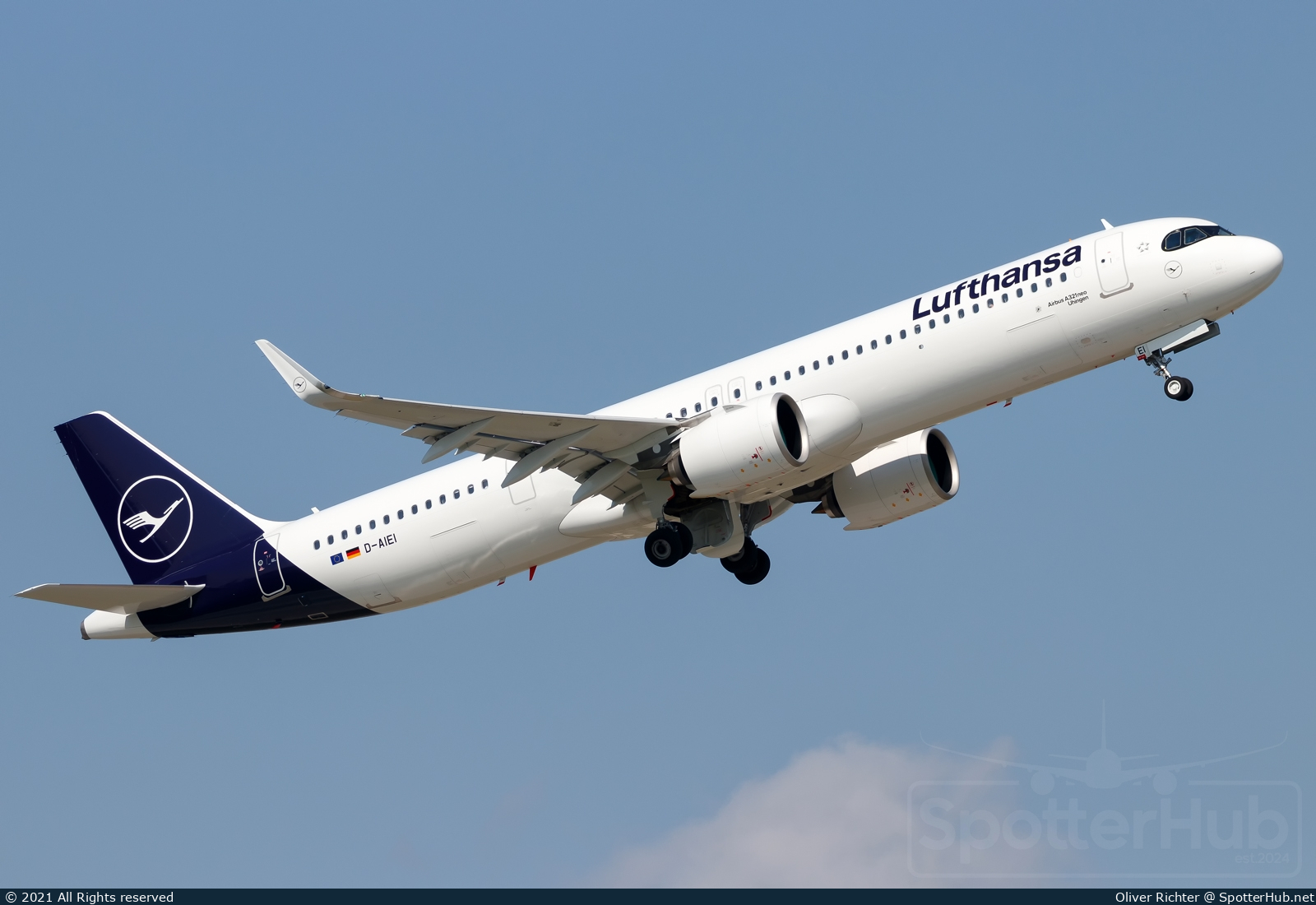 Photo of D-AIEI - Airbus A321-271NX operated by Lufthansa