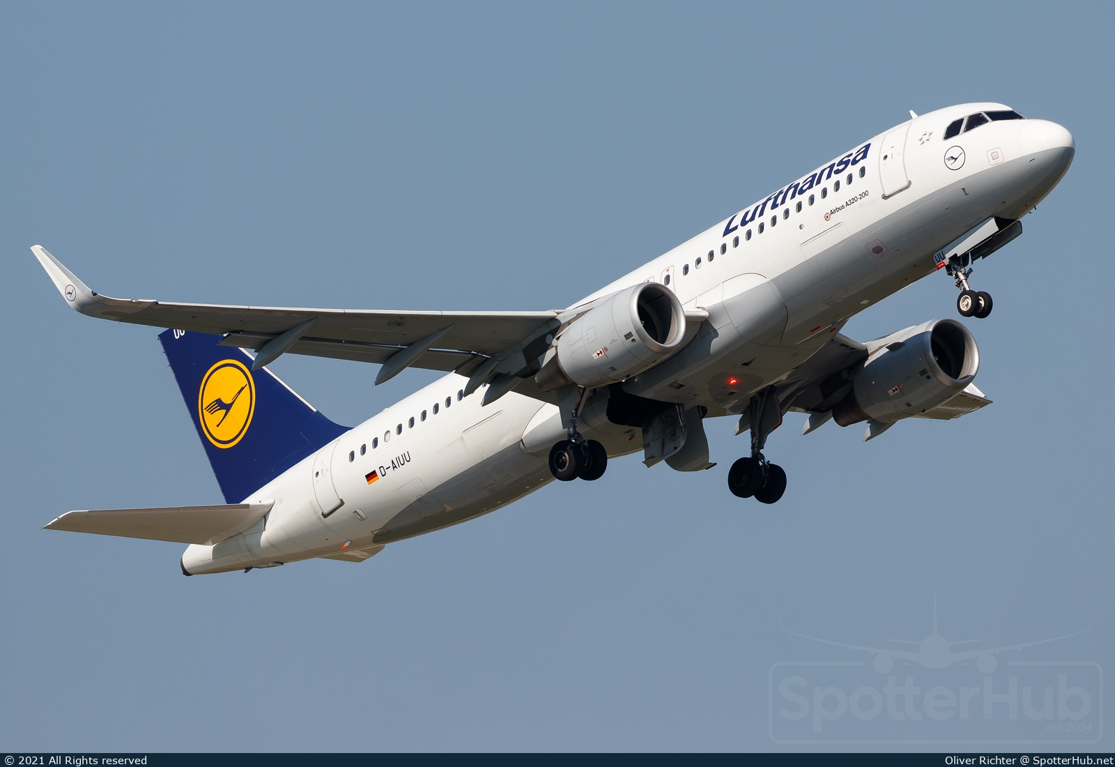 Photo of D-AIUU - Airbus A320-214 operated by Lufthansa