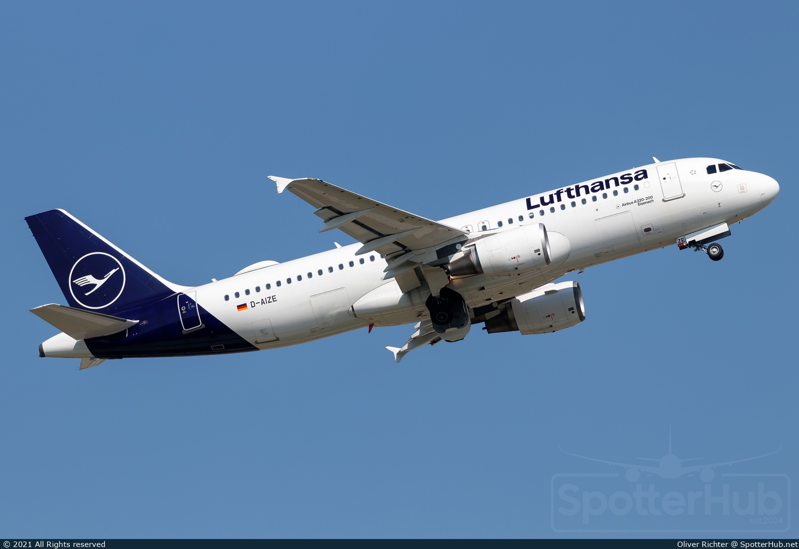 Photo of D-AIZE - Airbus A320-214 operated by Lufthansa