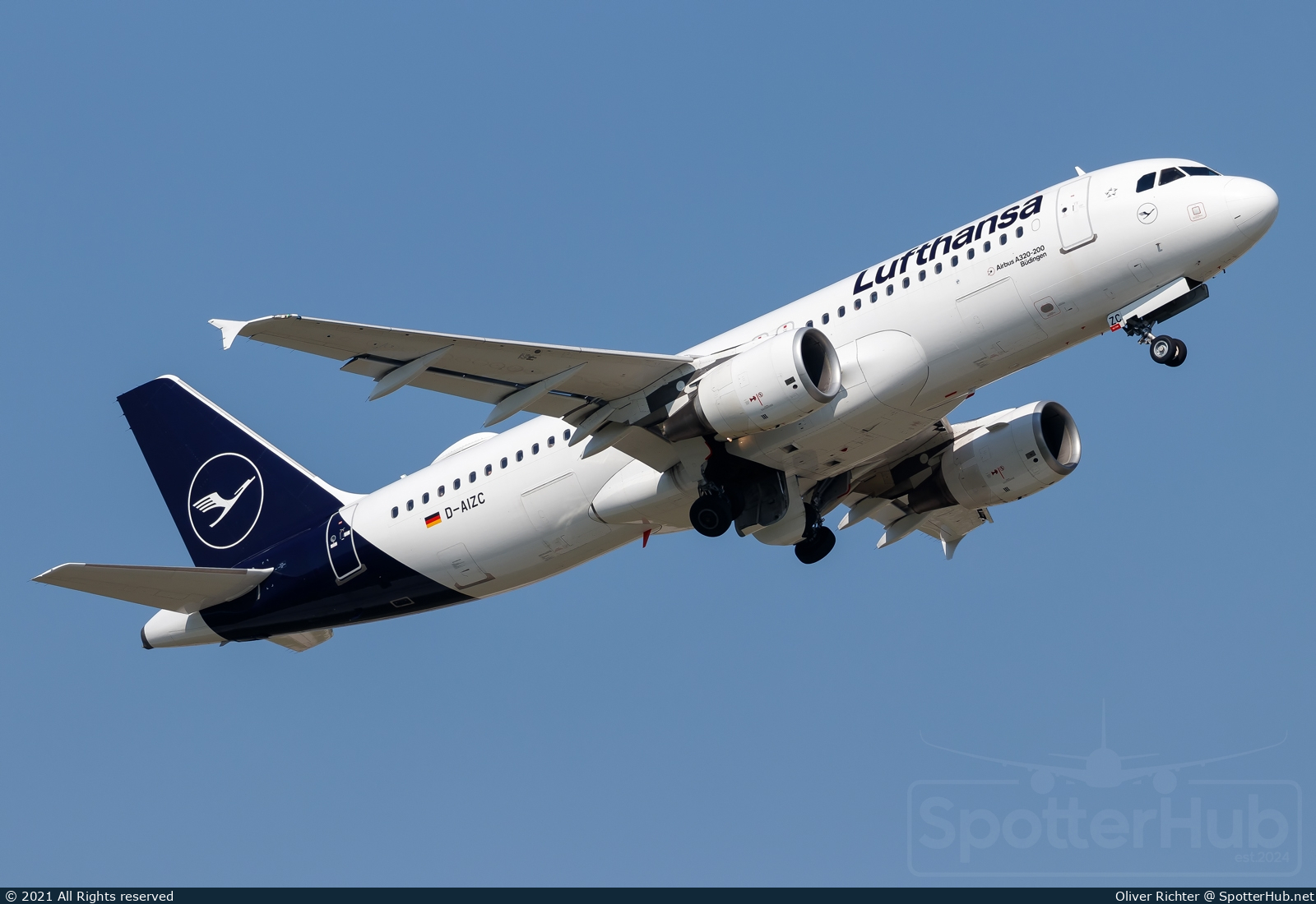Photo of D-AIZC - Airbus A320-214 operated by Lufthansa