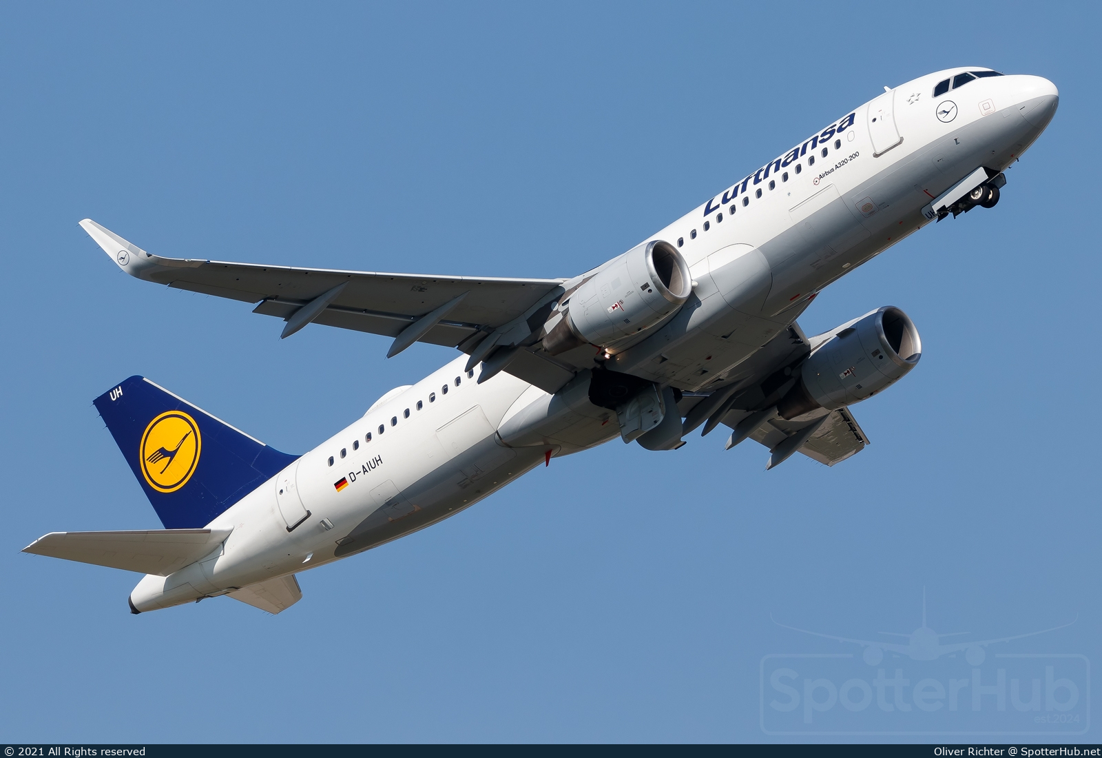 Photo of D-AIUH - Airbus A320-214 operated by Lufthansa