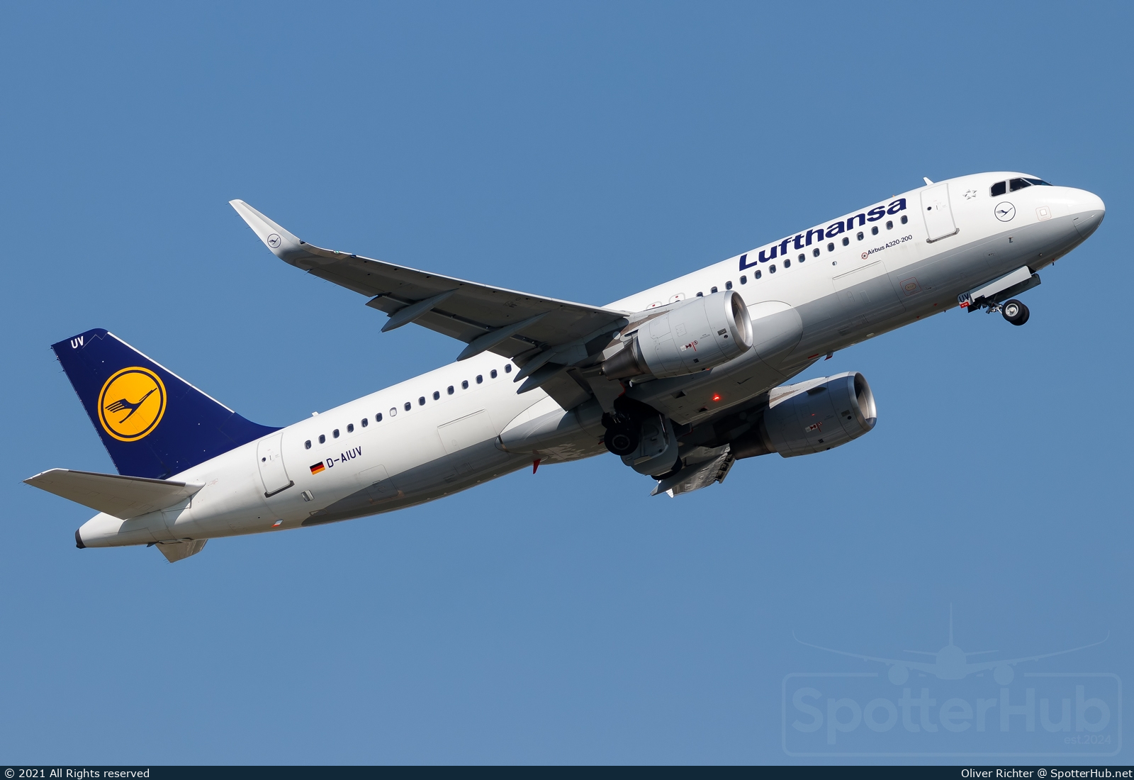 Photo of D-AIUV - Airbus A320-214 operated by Lufthansa
